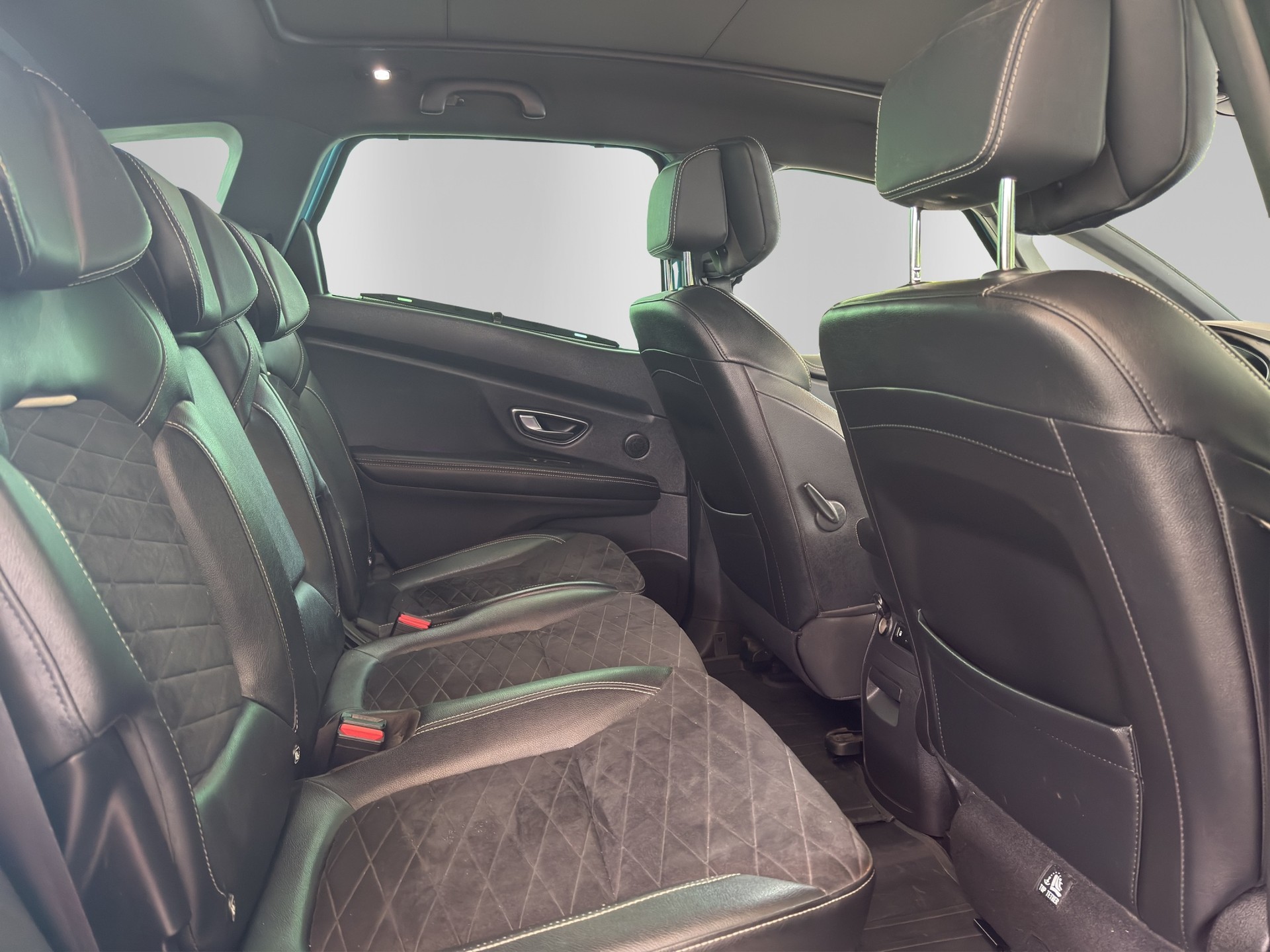 RENAULT Scénic 1.3 16V Turbo Black Edition EDC-image-15