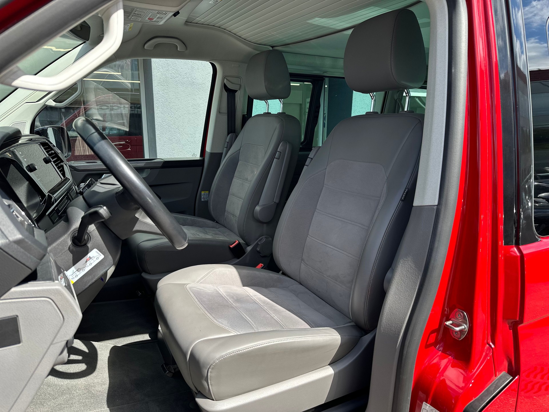 VW T6.1 California 2.0 TDI Ocean 4Motion DSG-image-5