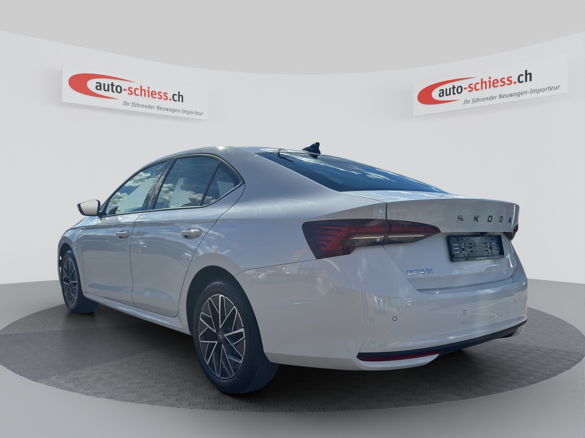 SKODA Octavia Lim. 1.5 TSI mHEV DSG-image-2