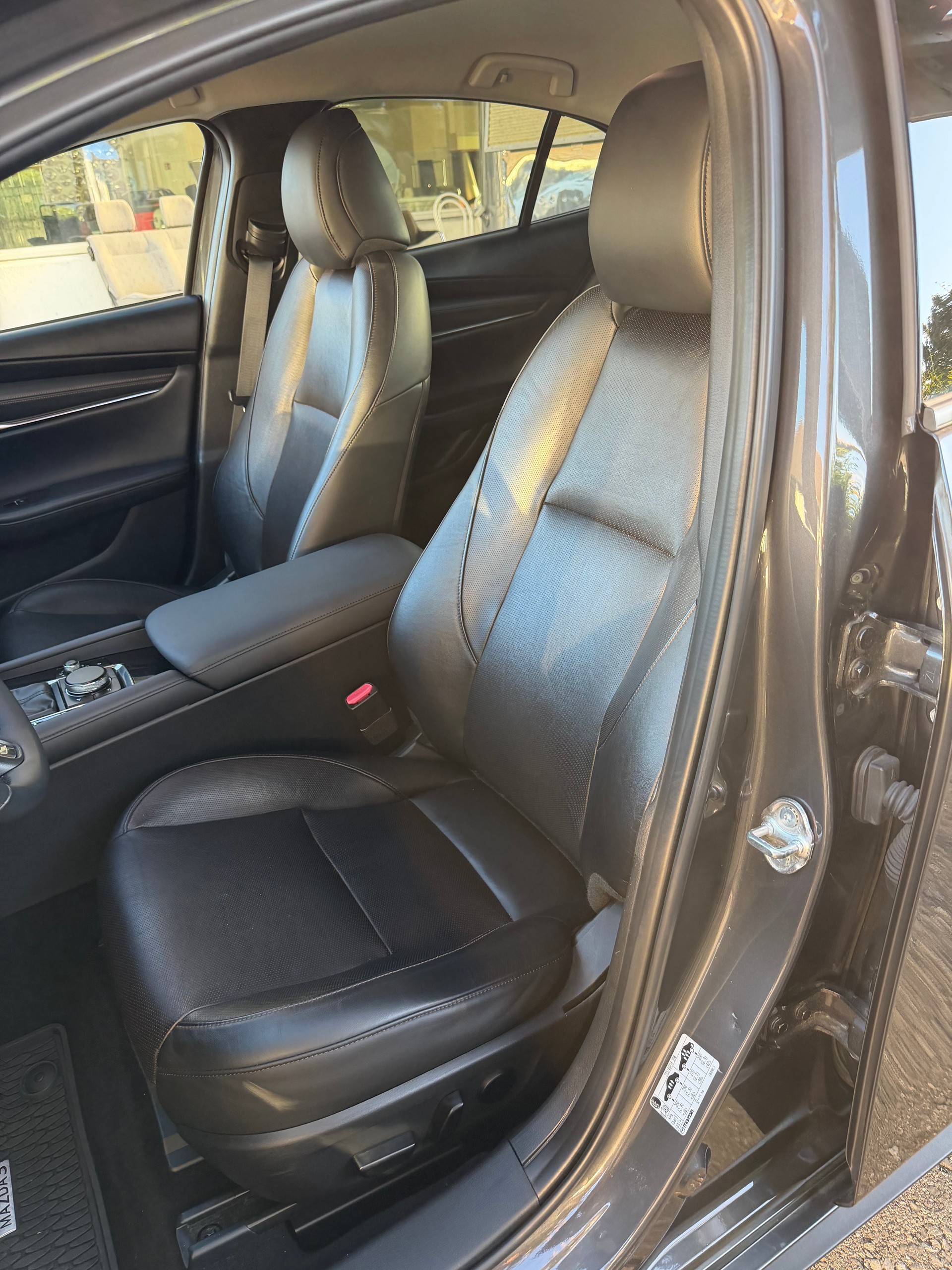 MAZDA 3 Sedan SKYACTIV-X M Hybrid 180 Revolution Automat-image-9