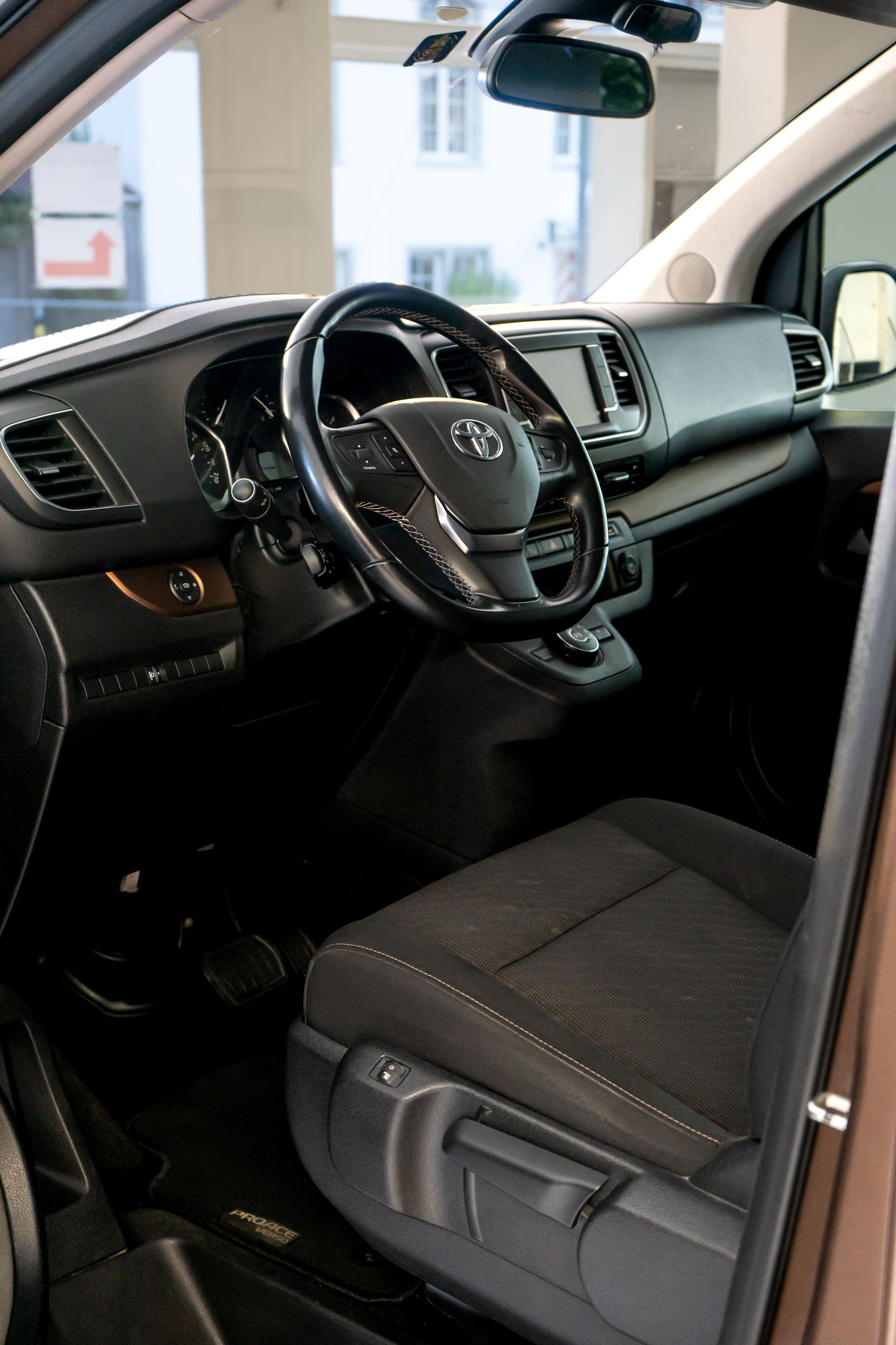 TOYOTA Proace Verso 2.0 D-4D Family Medium Automatic-image-4