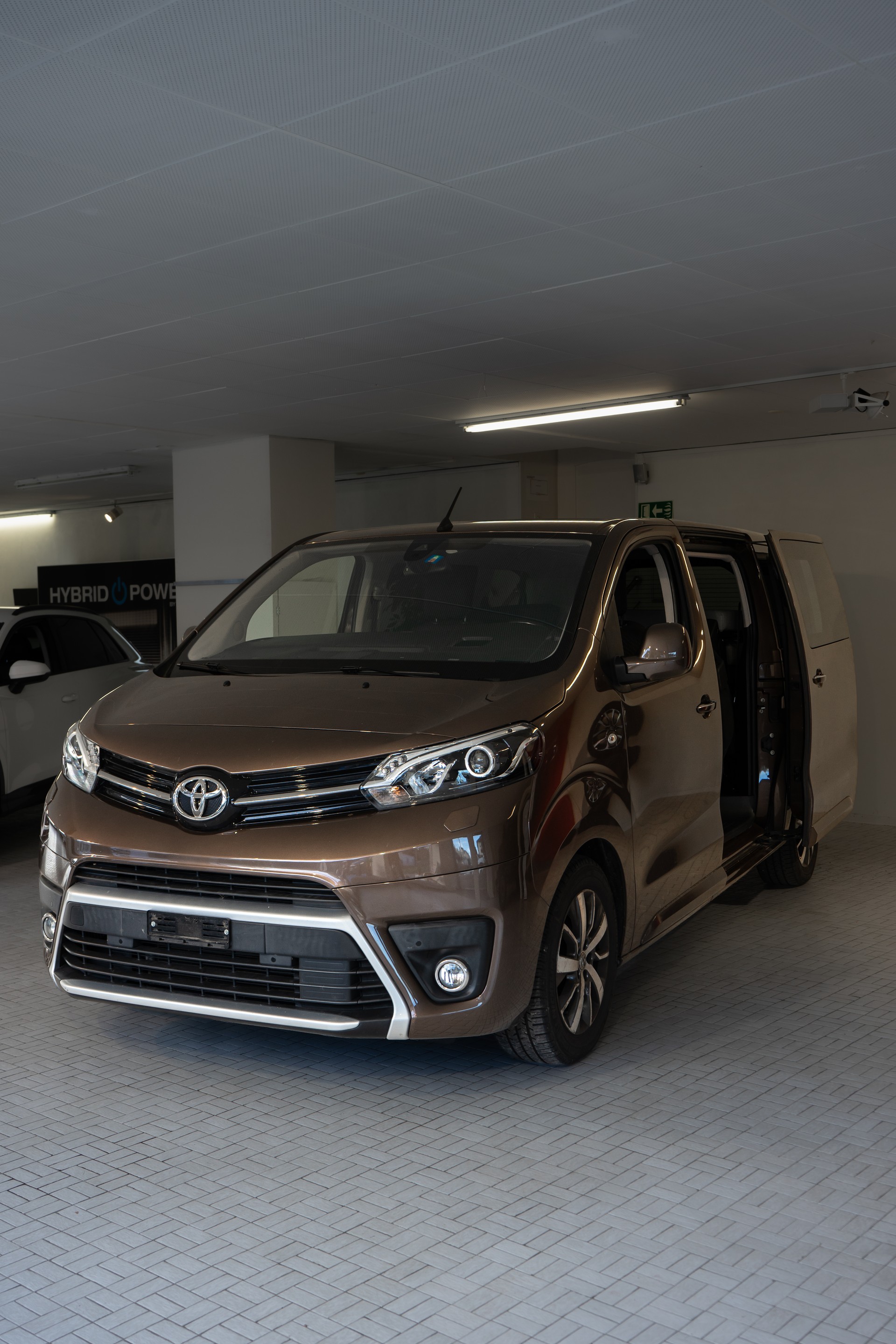 TOYOTA Proace Verso 2.0 D-4D Family Medium Automatic-image-0