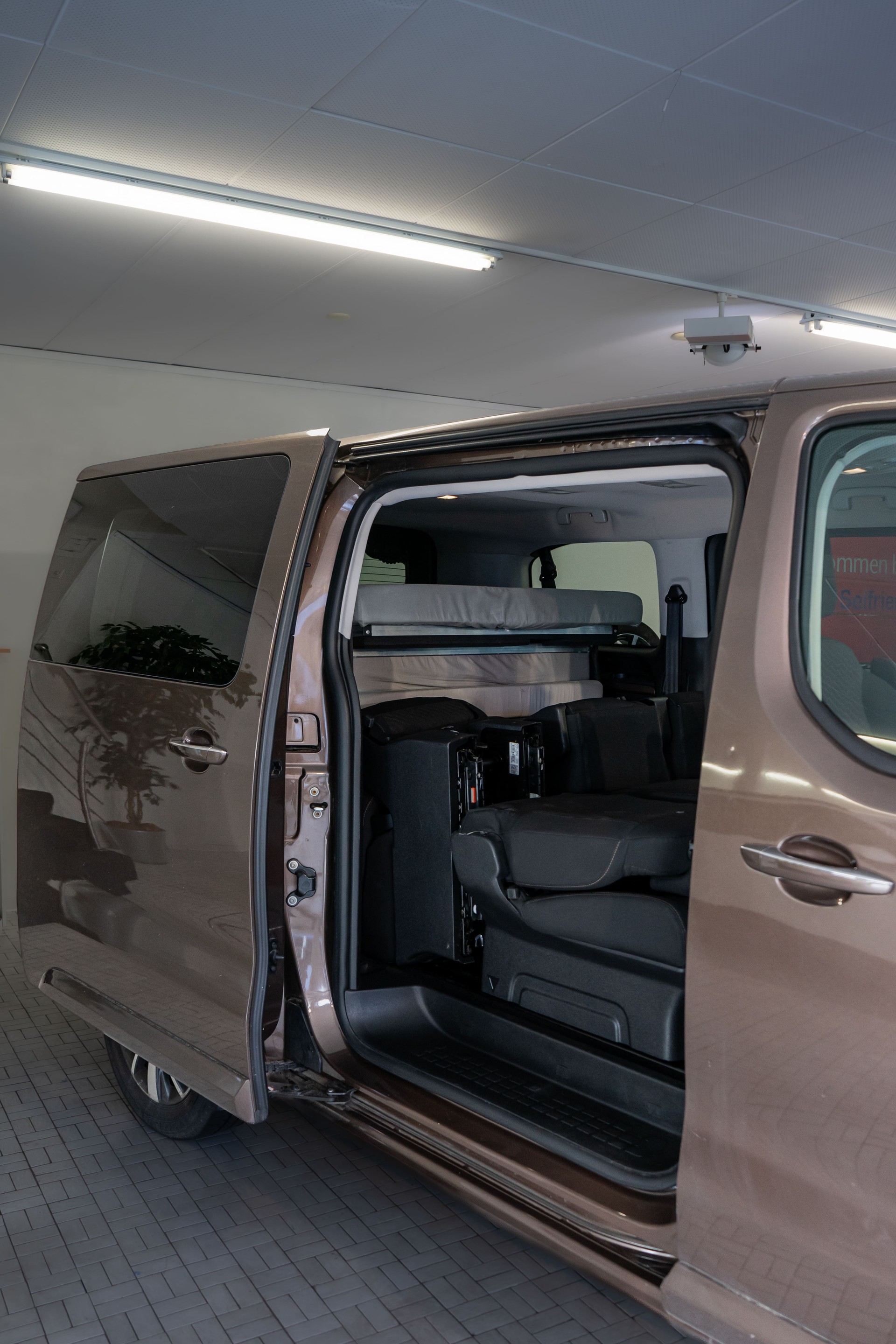TOYOTA Proace Verso 2.0 D-4D Family Medium Automatic-image-3