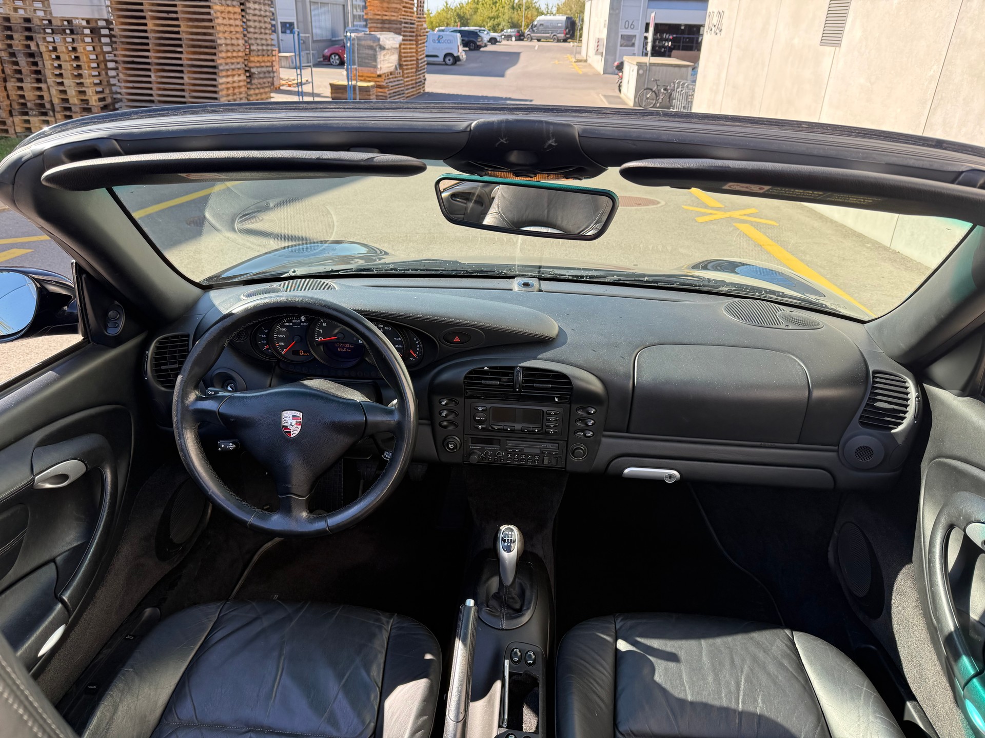 PORSCHE 911 Carrera Cabrio(M)-image-6