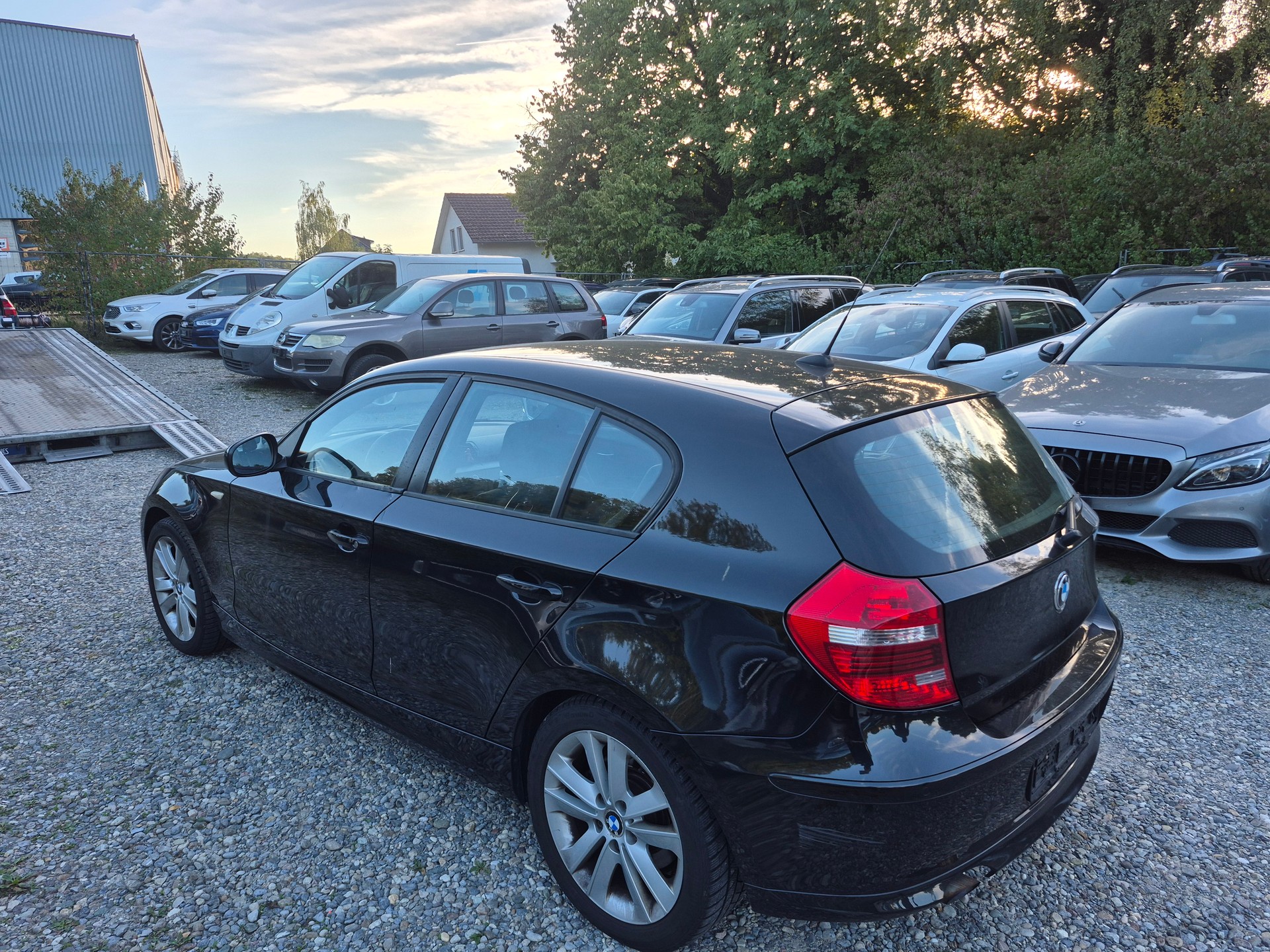 BMW 118d Dynamic Edition Steptronic-image-4