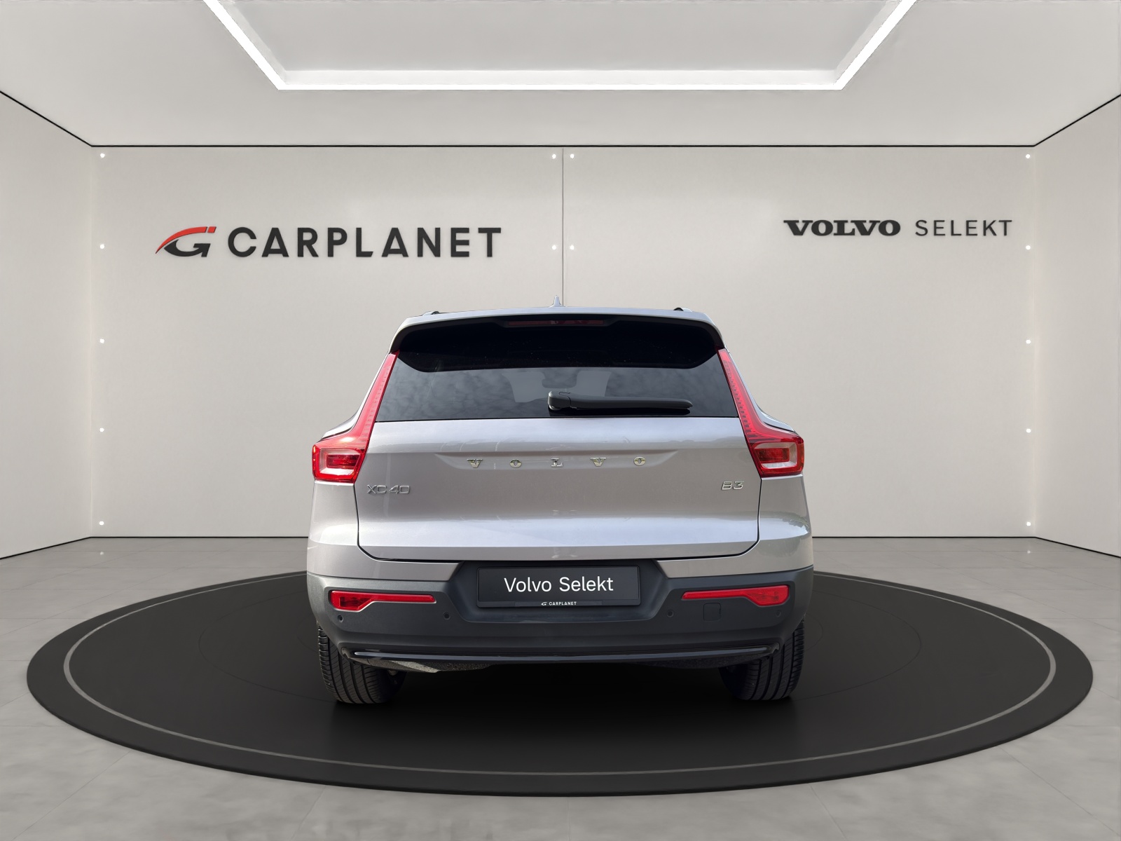 VOLVO XC40 2.0 B3 MH Plus Dark-image-4