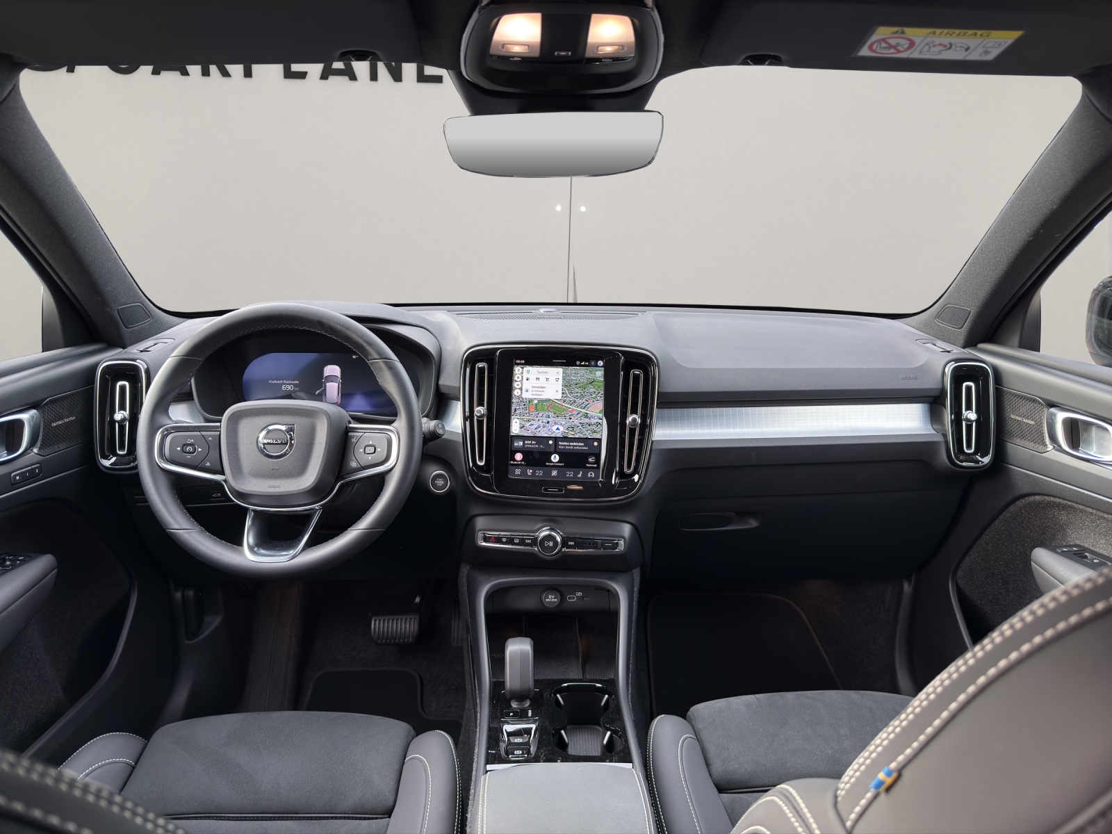 VOLVO XC40 2.0 B3 MH Plus Dark-image-13