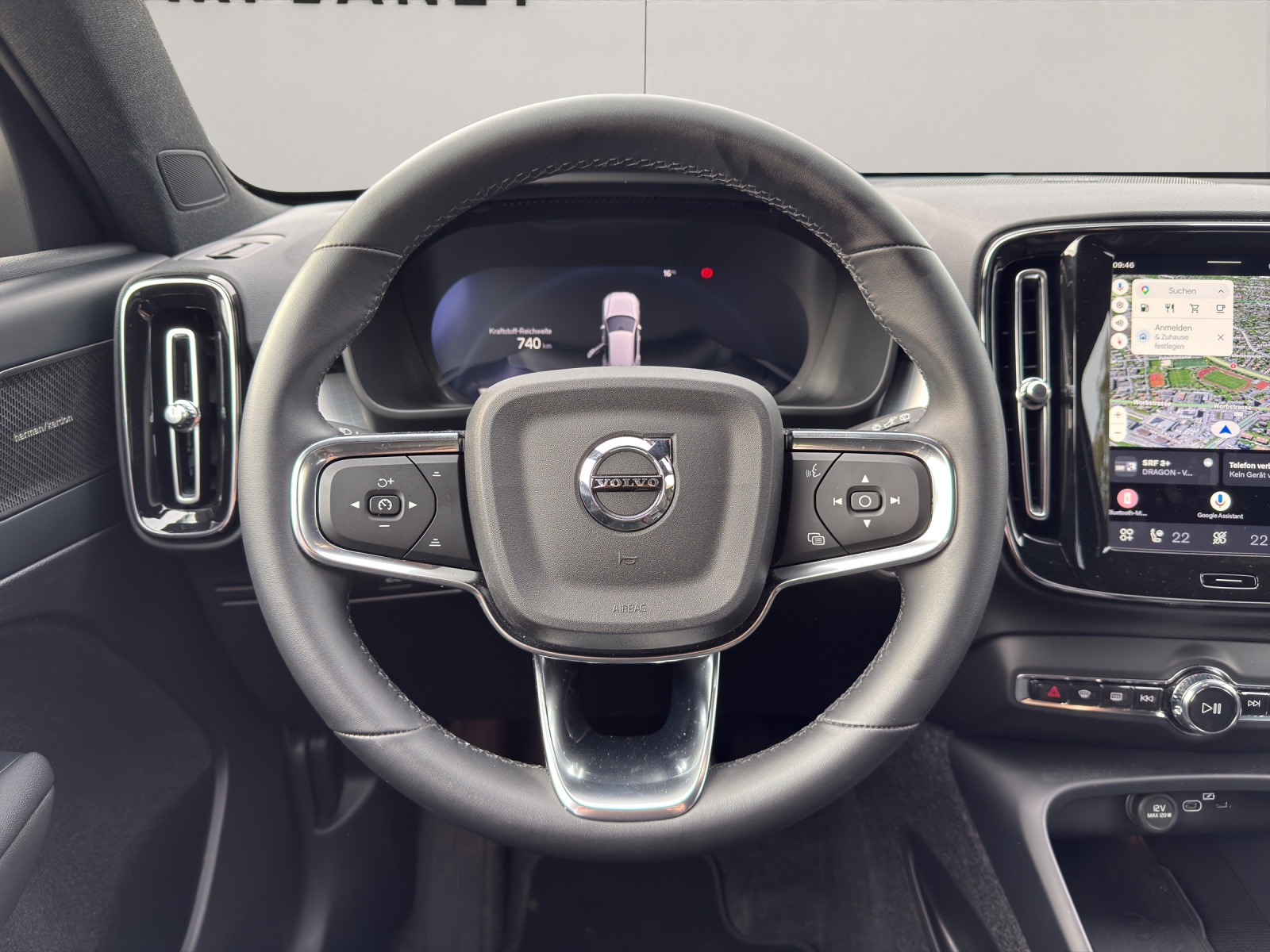 VOLVO XC40 2.0 B3 MH Plus Dark-image-14