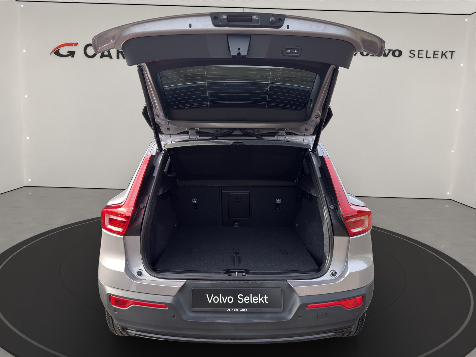 VOLVO XC40 2.0 B3 MH Plus Dark-image-5