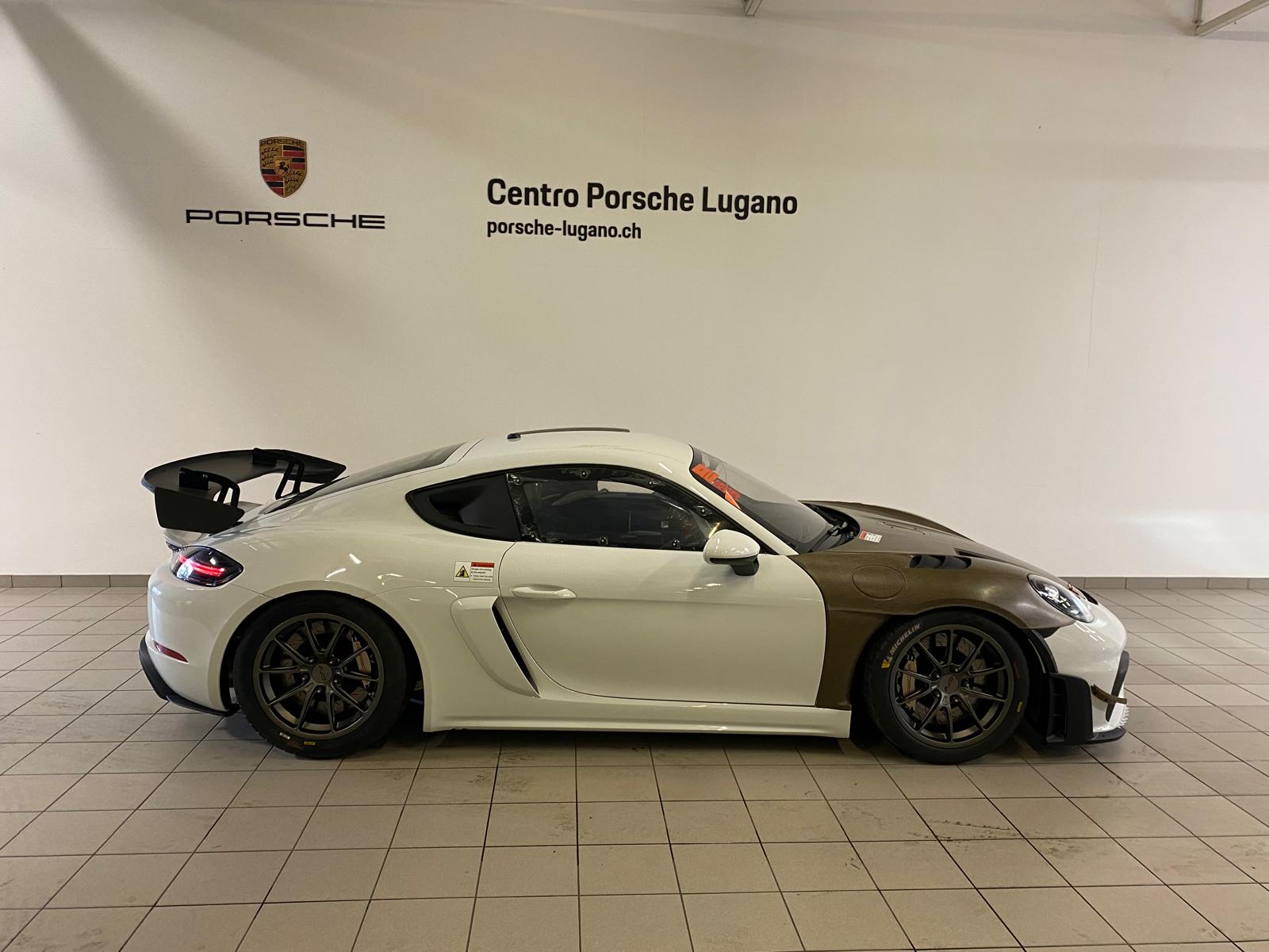 PORSCHE 718 Cayman GT4 RS ClubSport-image-2