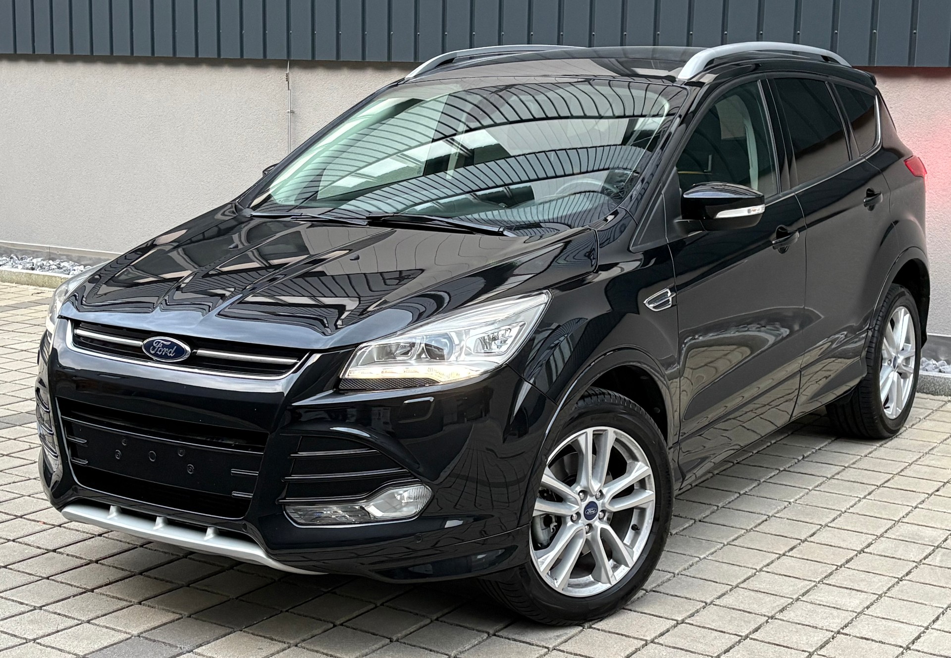 FORD Kuga 2.0 TDCi Titanium S 4WD erst 16’000km aus 1.Hand-image-1