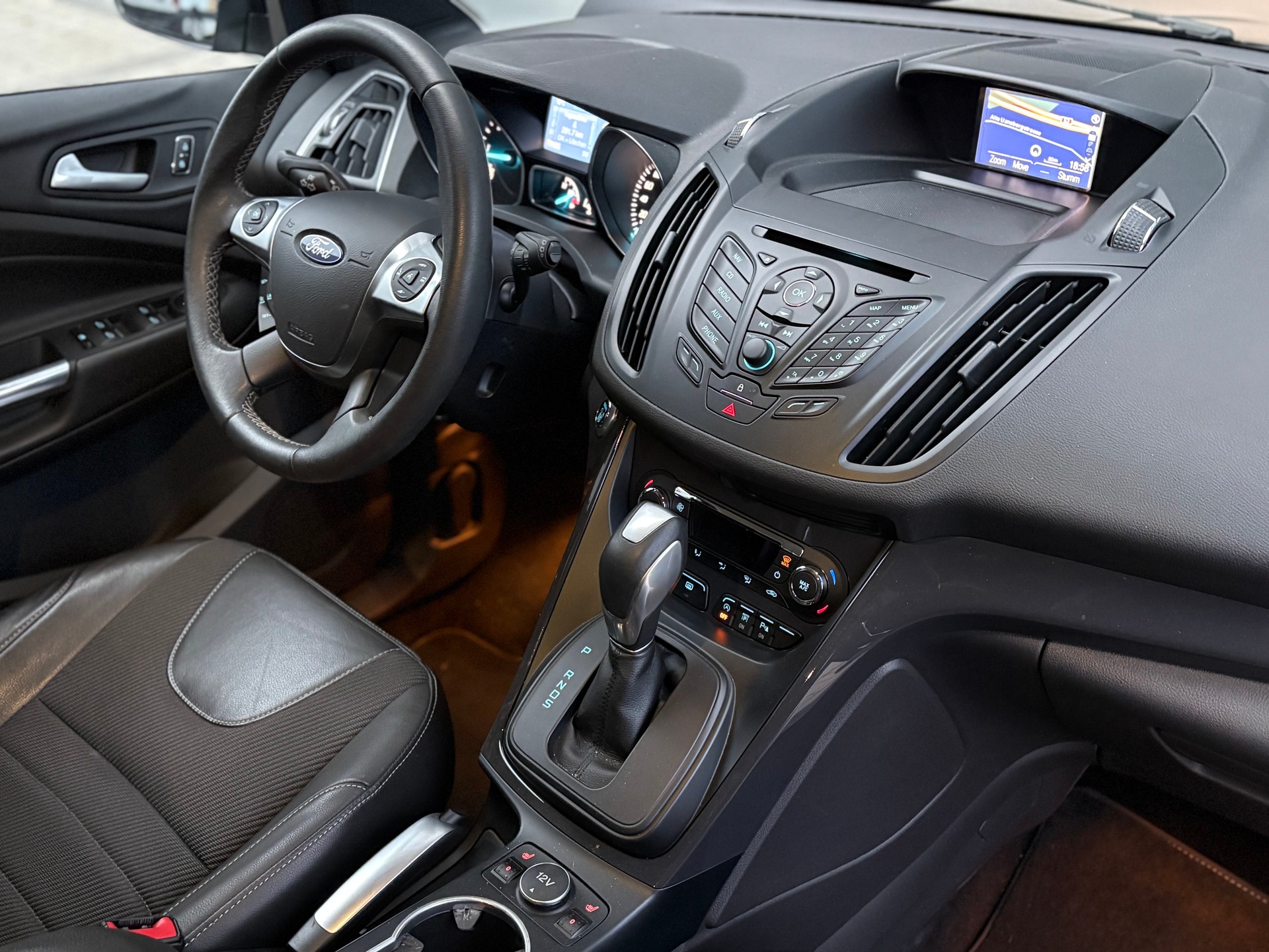 FORD Kuga 2.0 TDCi Titanium S 4WD erst 16’000km aus 1.Hand-image-10