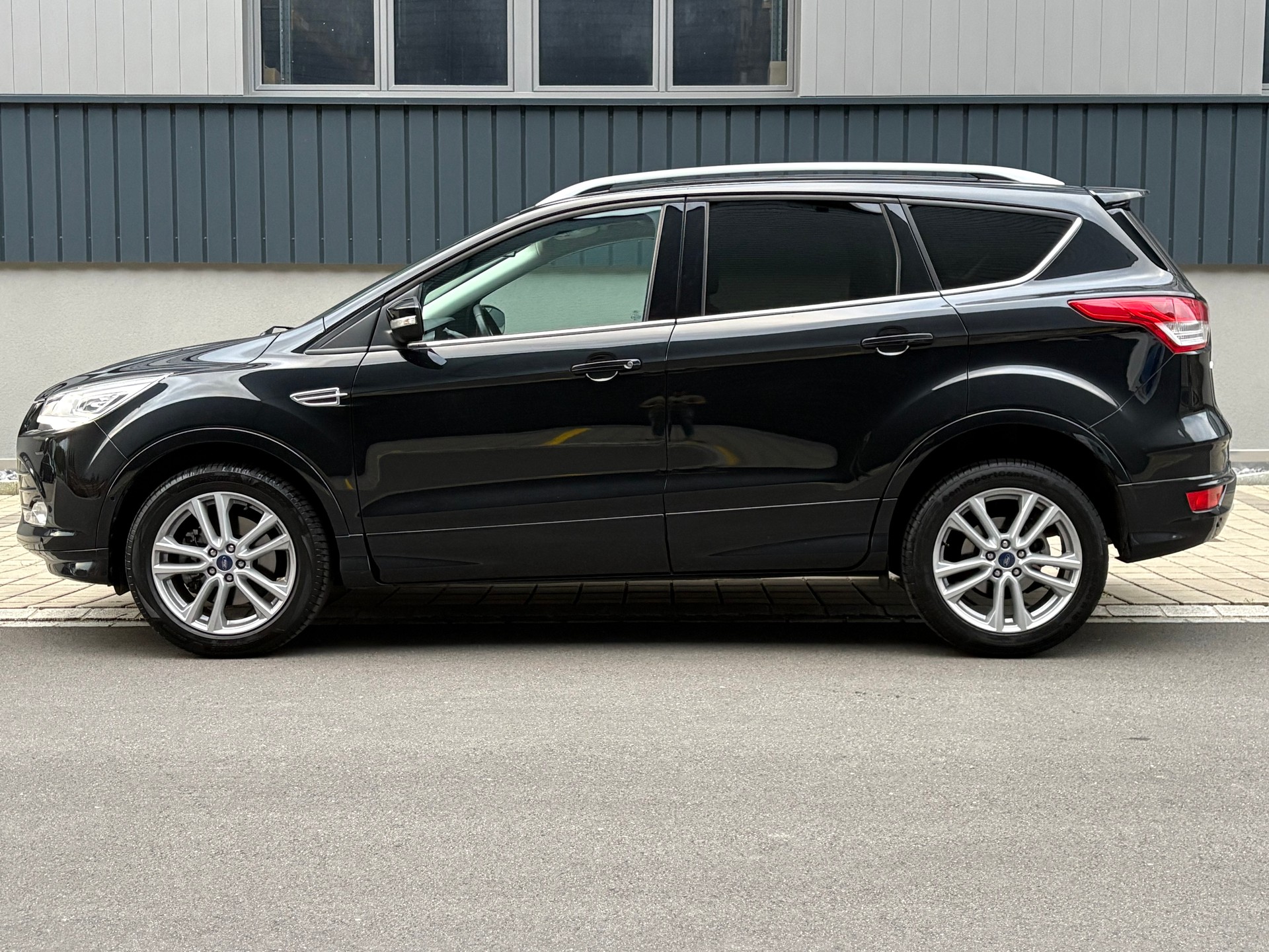 FORD Kuga 2.0 TDCi Titanium S 4WD erst 16’000km aus 1.Hand-image-5