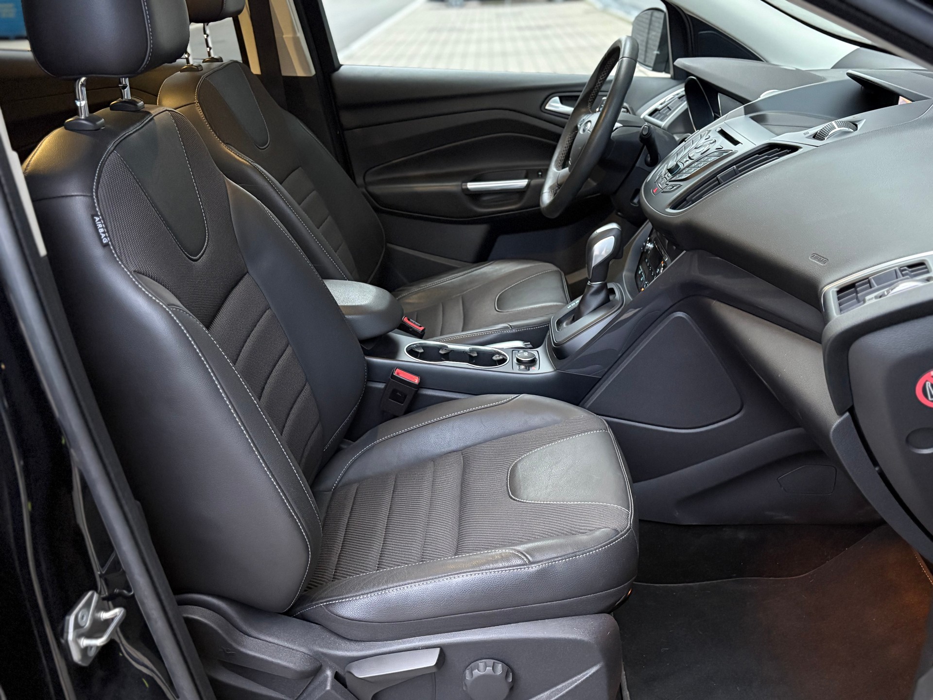 FORD Kuga 2.0 TDCi Titanium S 4WD erst 16’000km aus 1.Hand-image-12