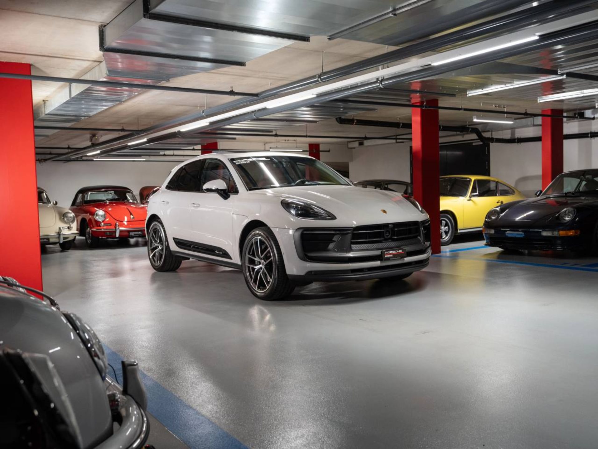 PORSCHE Macan T-image-2