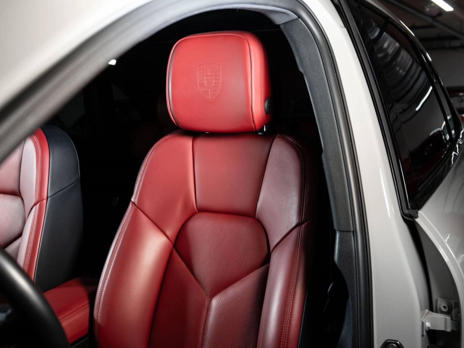 PORSCHE Macan T-image-13