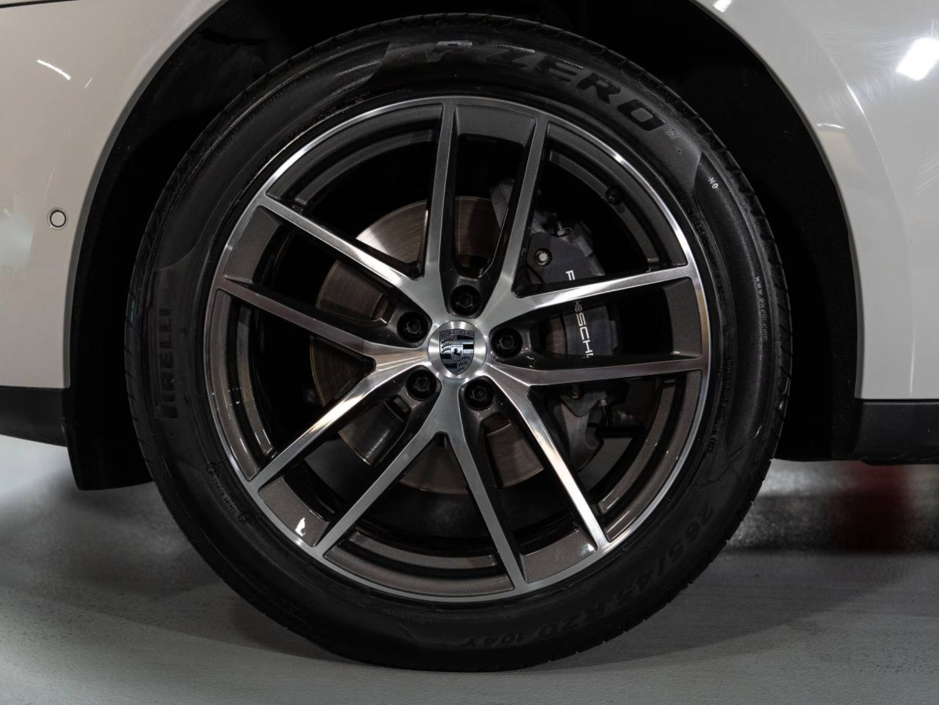 PORSCHE Macan T-image-20