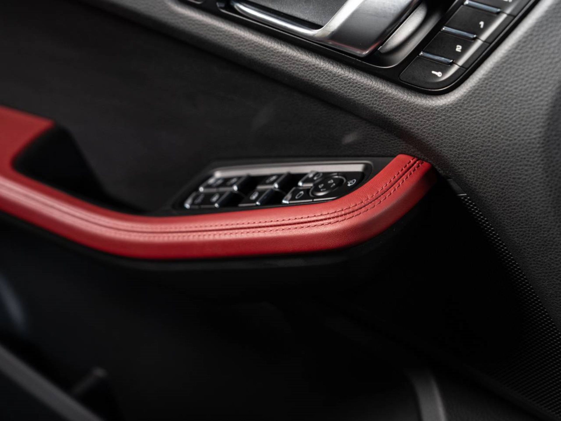 PORSCHE Macan T-image-18