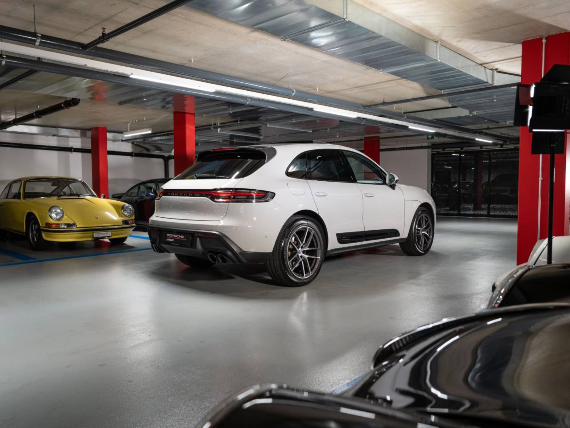 PORSCHE Macan T-image-5