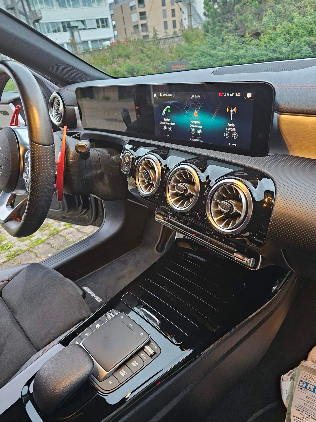 MERCEDES-BENZ CLA 200 AMG Line-image-3