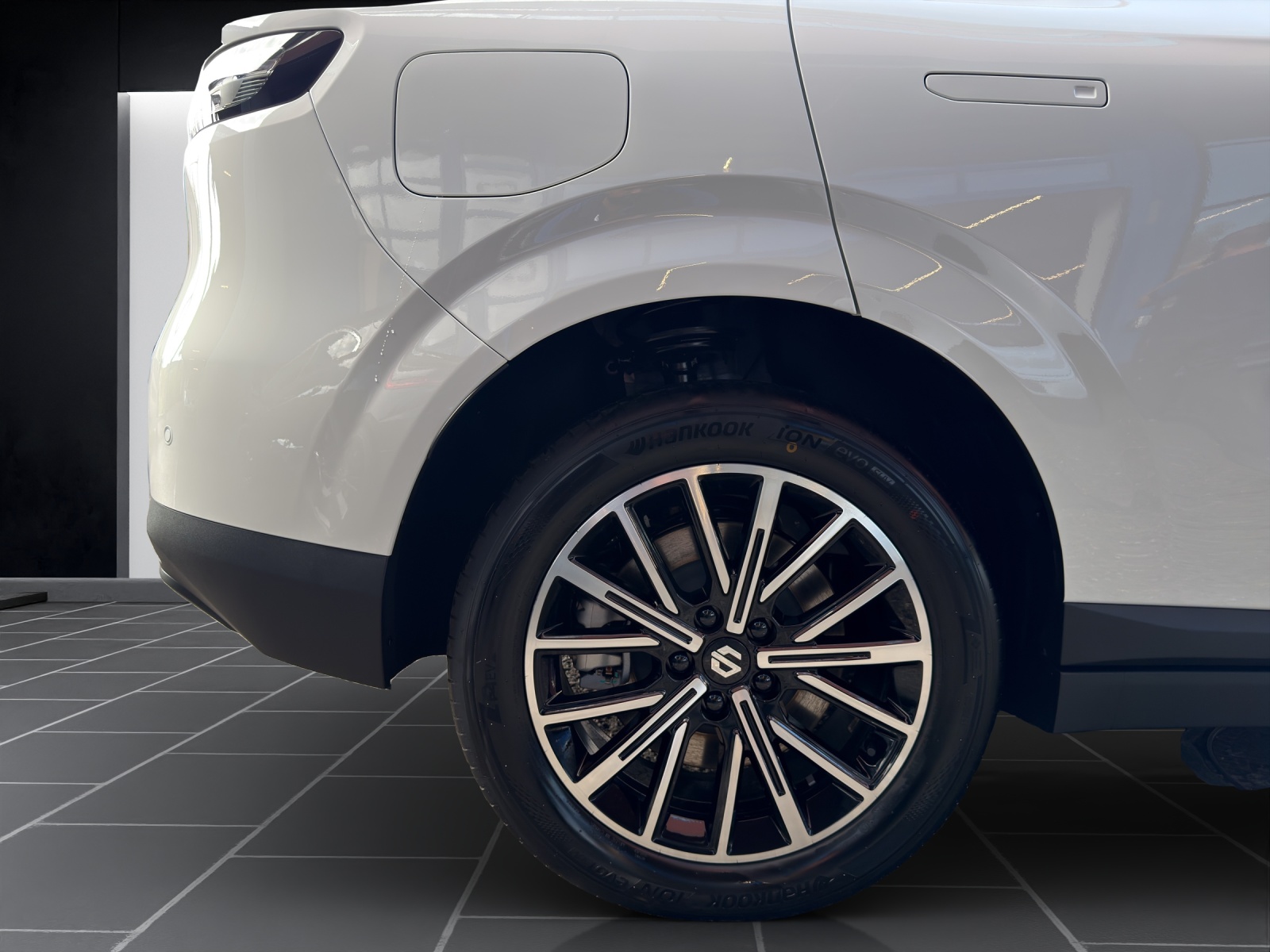 LEAPMOTOR B10 BEV 67kWh-image-9