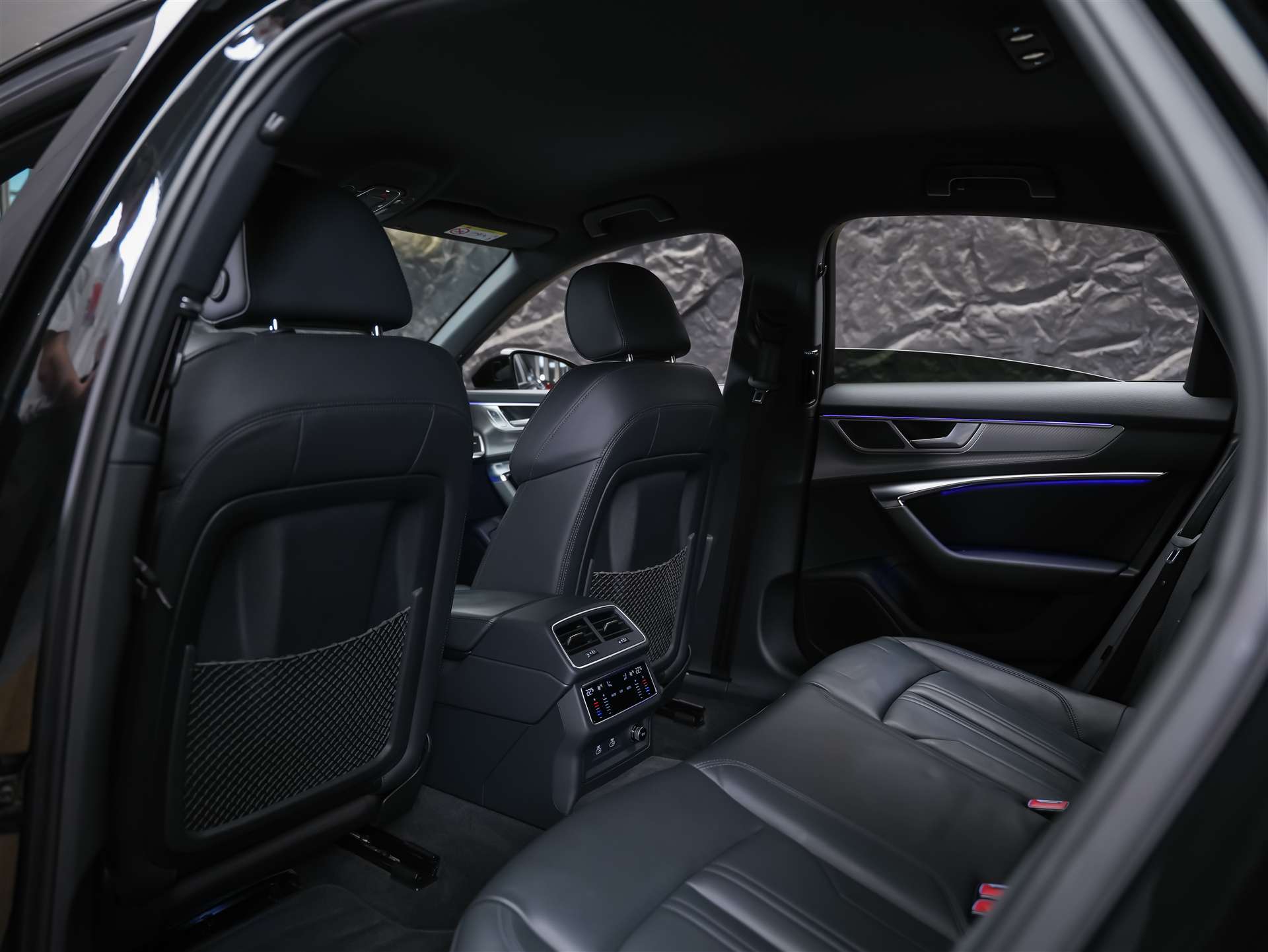 AUDI A6 Limousine 40 TDI Sport quattro S-tronic *ALL BLACK*21" Felgen*Voll Leder*-image-11