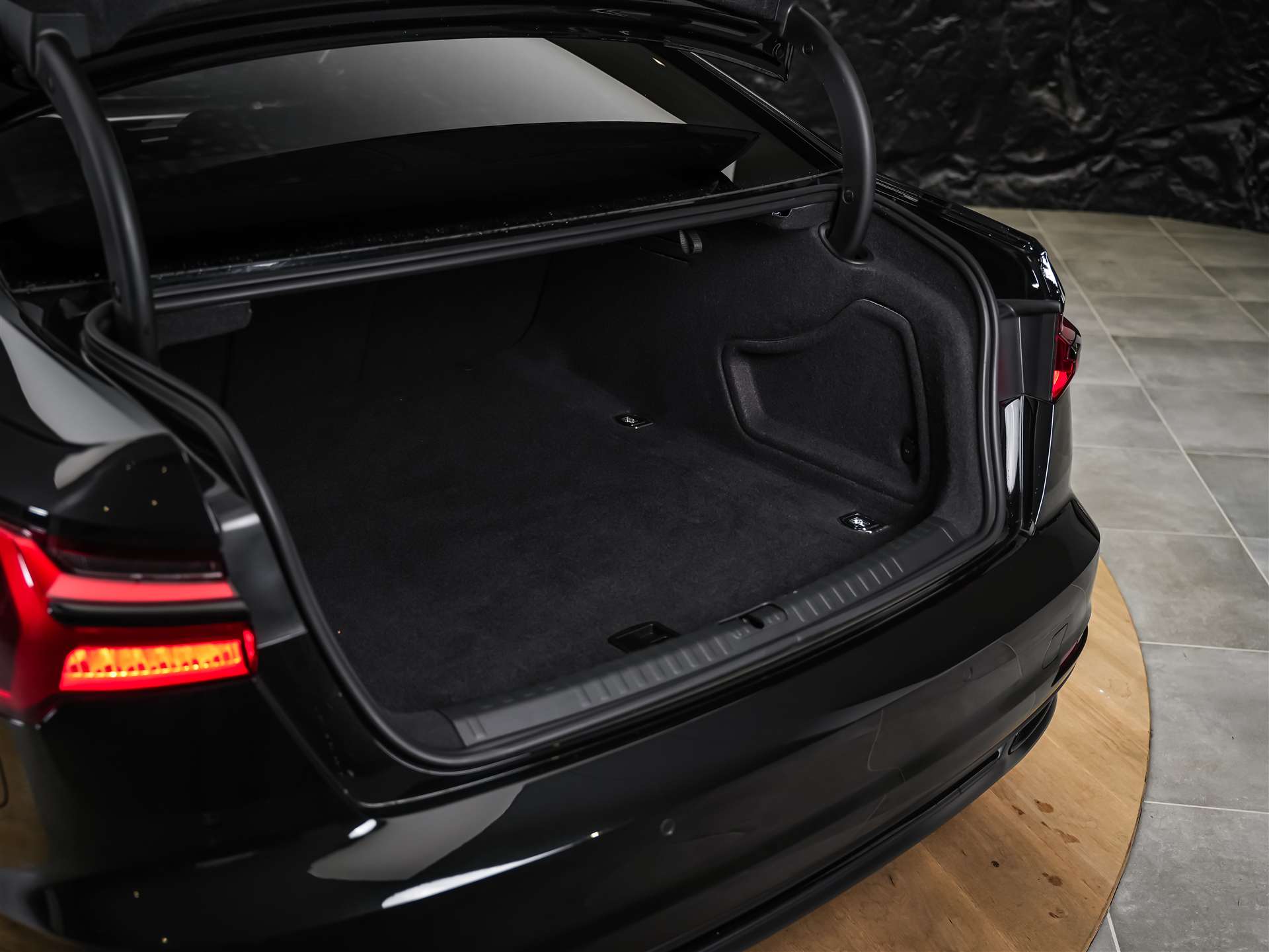 AUDI A6 Limousine 40 TDI Sport quattro S-tronic *ALL BLACK*21" Felgen*Voll Leder*-image-42
