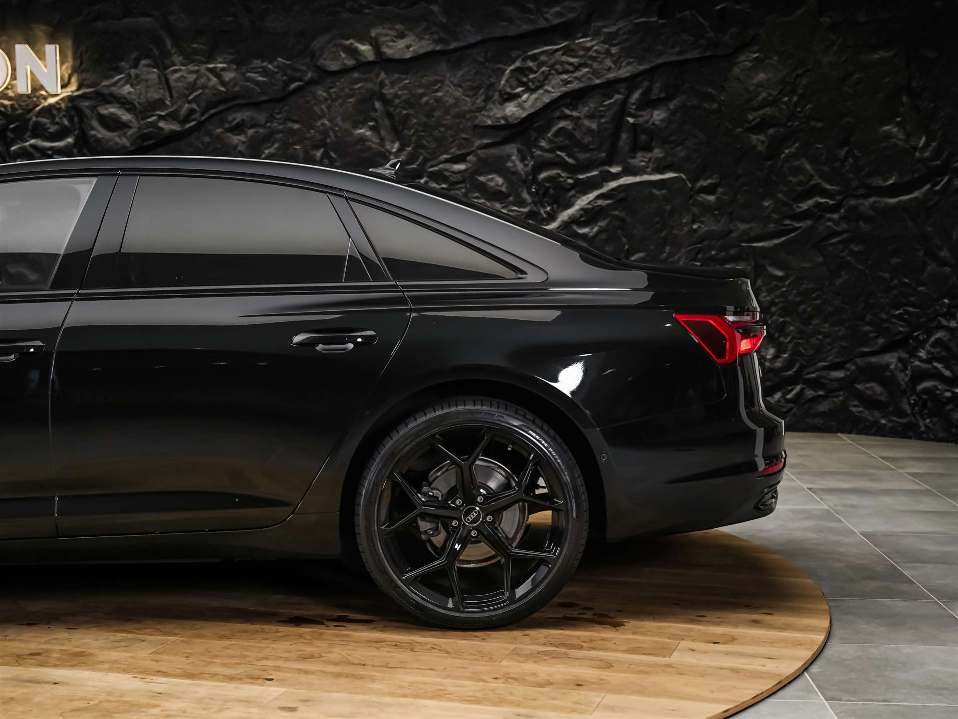 AUDI A6 Limousine 40 TDI Sport quattro S-tronic *ALL BLACK*21" Felgen*Voll Leder*-image-18