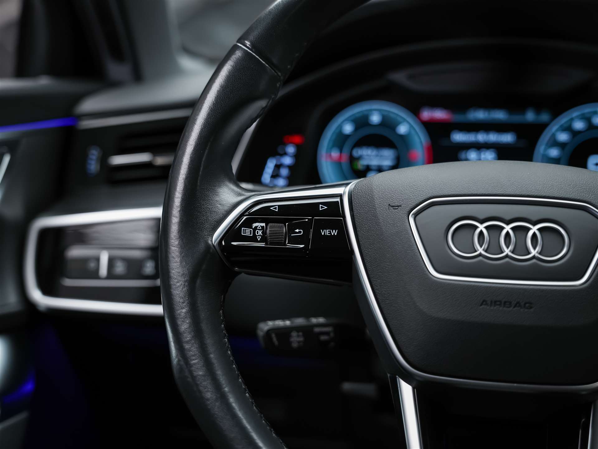 AUDI A6 Limousine 40 TDI Sport quattro S-tronic *ALL BLACK*21" Felgen*Voll Leder*-image-28
