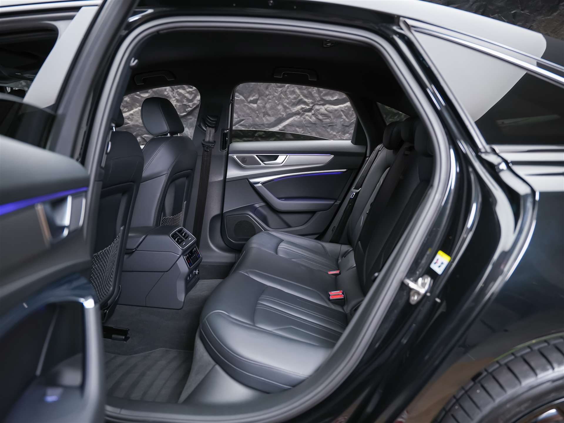 AUDI A6 Limousine 40 TDI Sport quattro S-tronic *ALL BLACK*21" Felgen*Voll Leder*-image-12