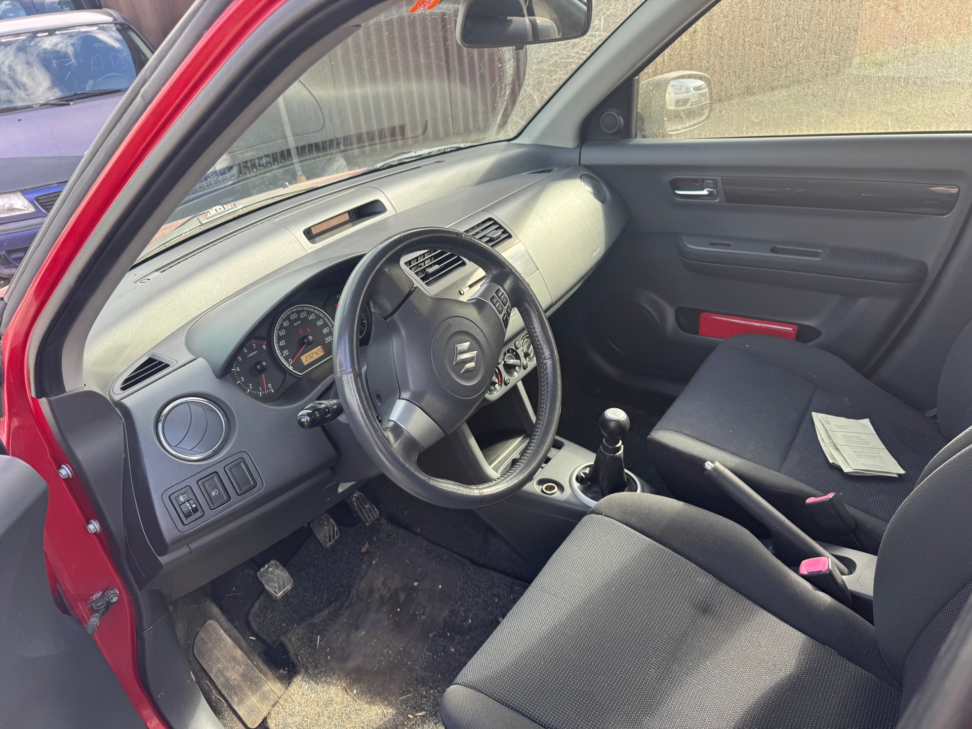 SUZUKI Swift 1.3i 16V GL Top 4x4-image-6
