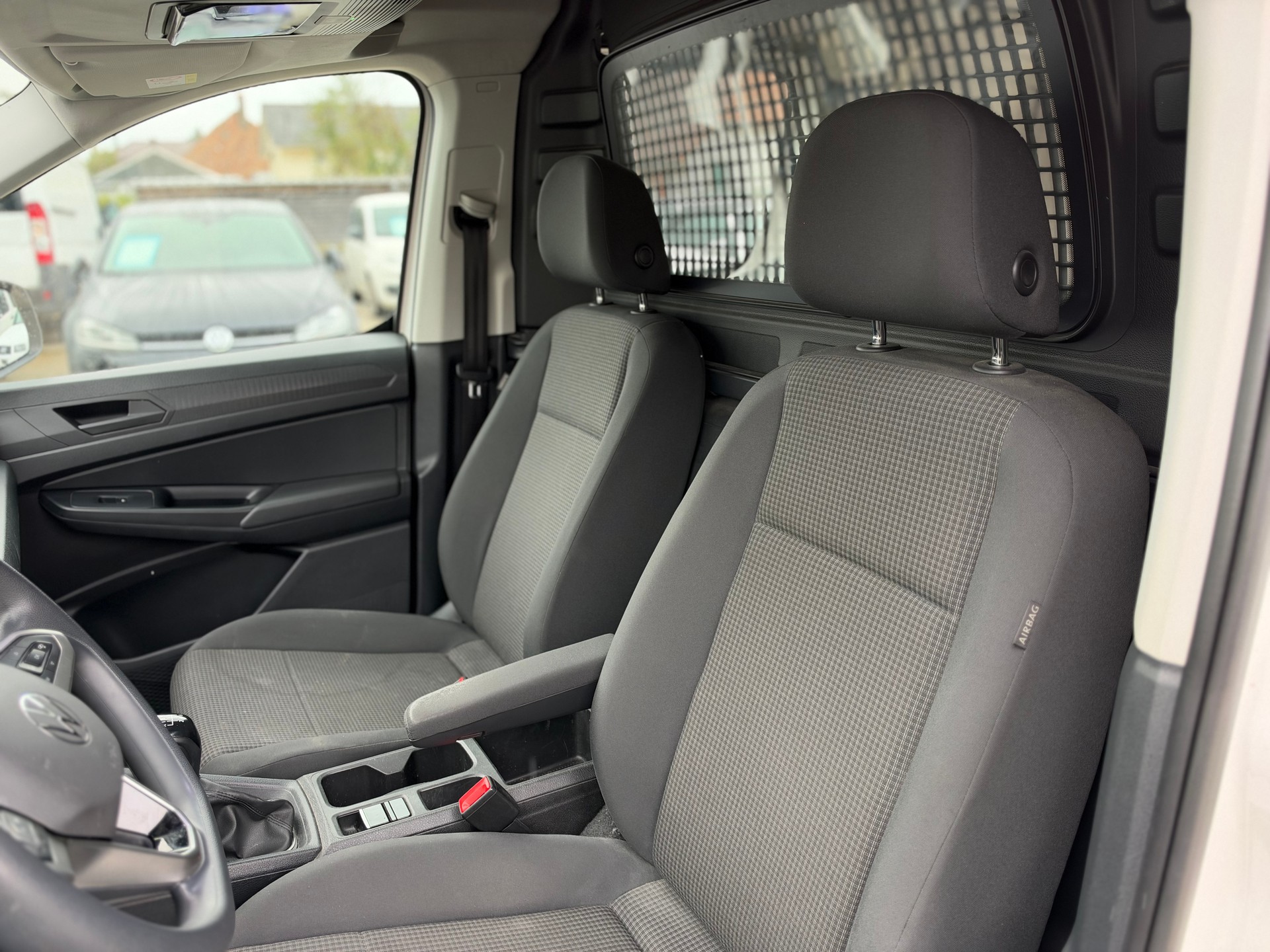 VW Caddy Cargo 2.0TDI-image-10