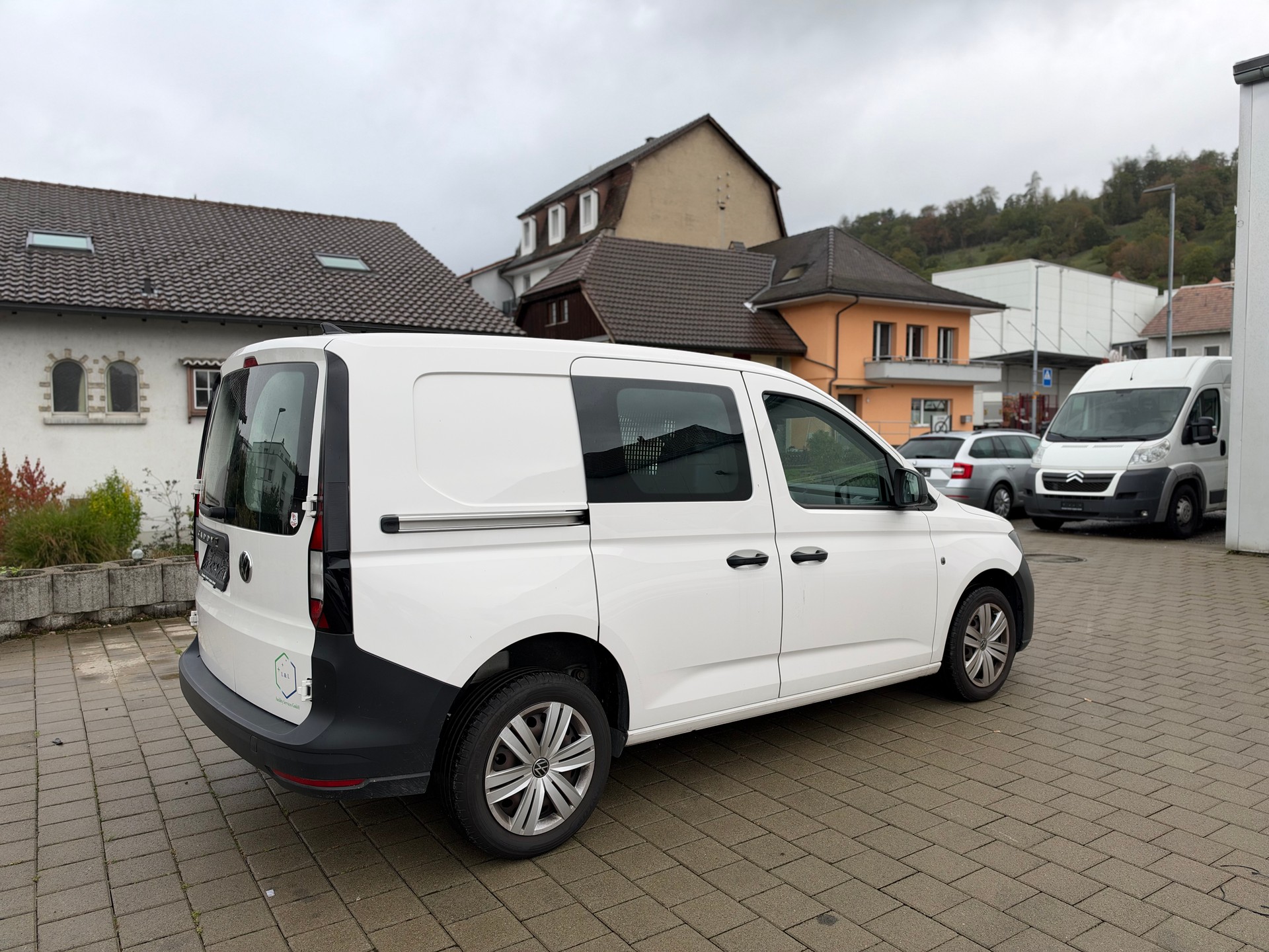 VW Caddy Cargo 2.0TDI-image-4