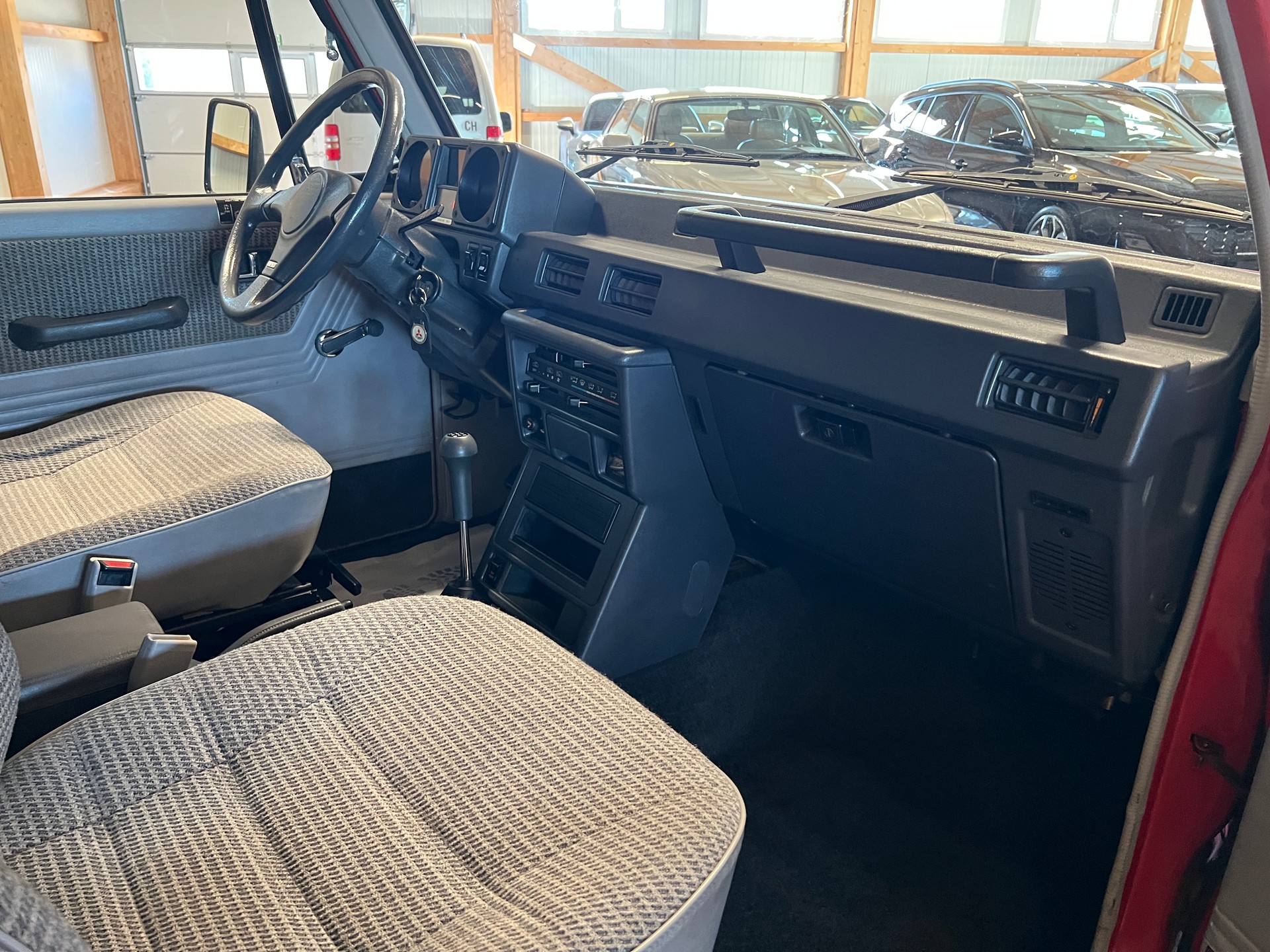 MITSUBISHI Pajero 2.6 Metal Top-image-12