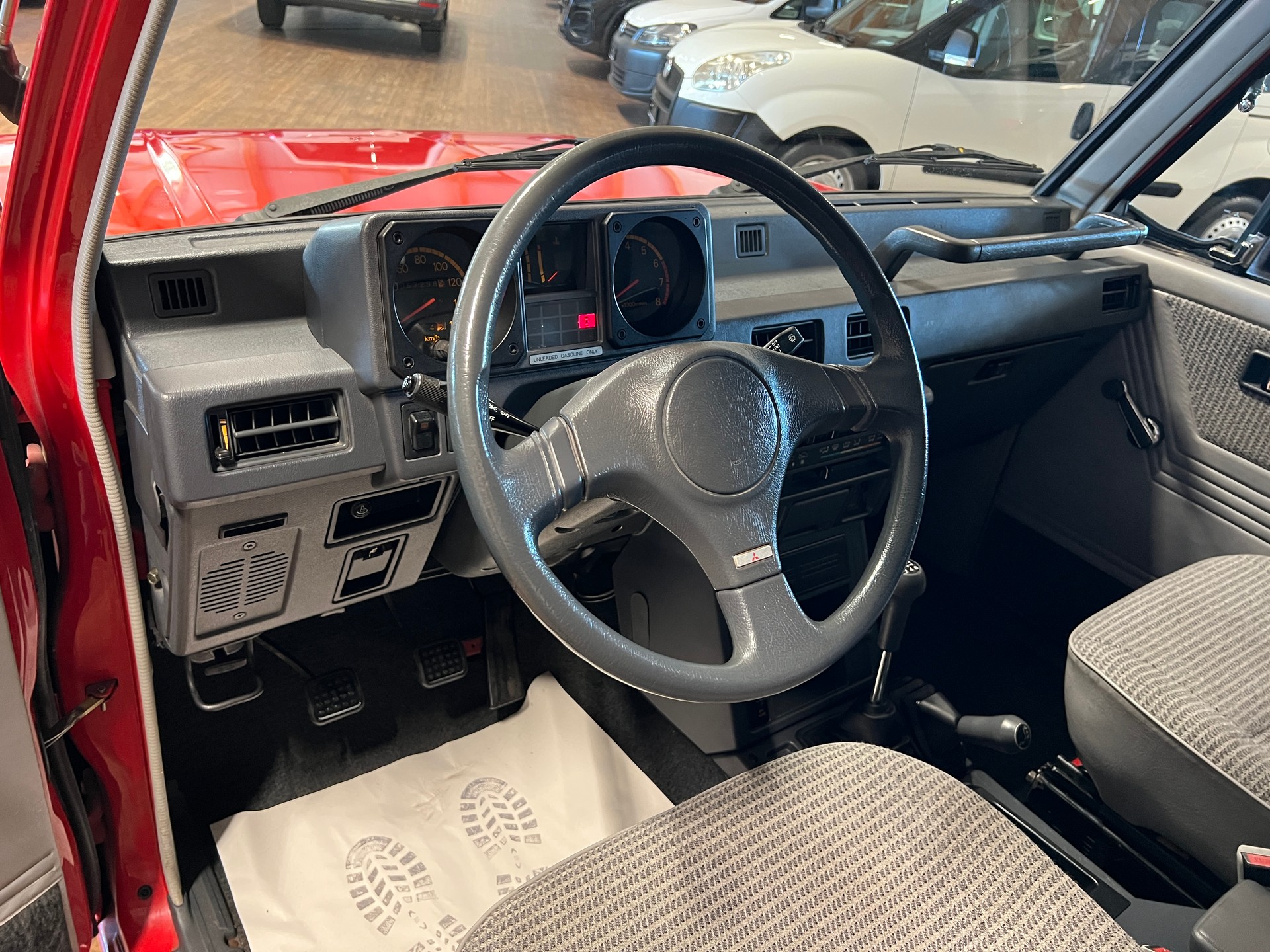 MITSUBISHI Pajero 2.6 Metal Top-image-9