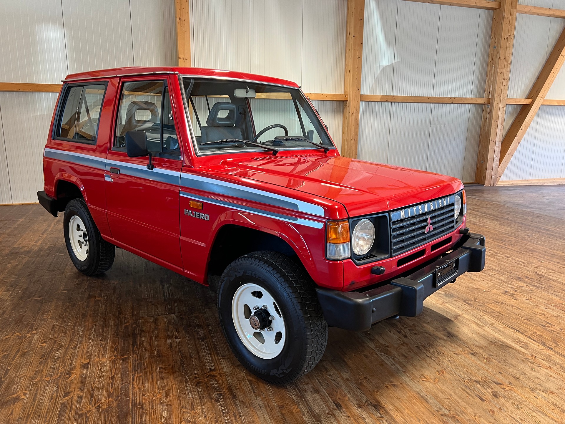 MITSUBISHI Pajero 2.6 Metal Top-image-2