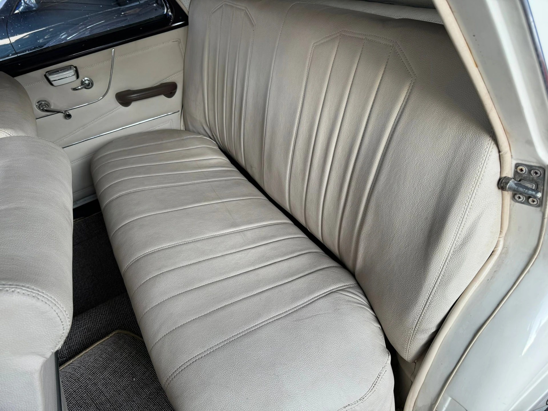 MERCEDES-BENZ 180 D PONTON *** 13.20 VORHANDEN **-image-12