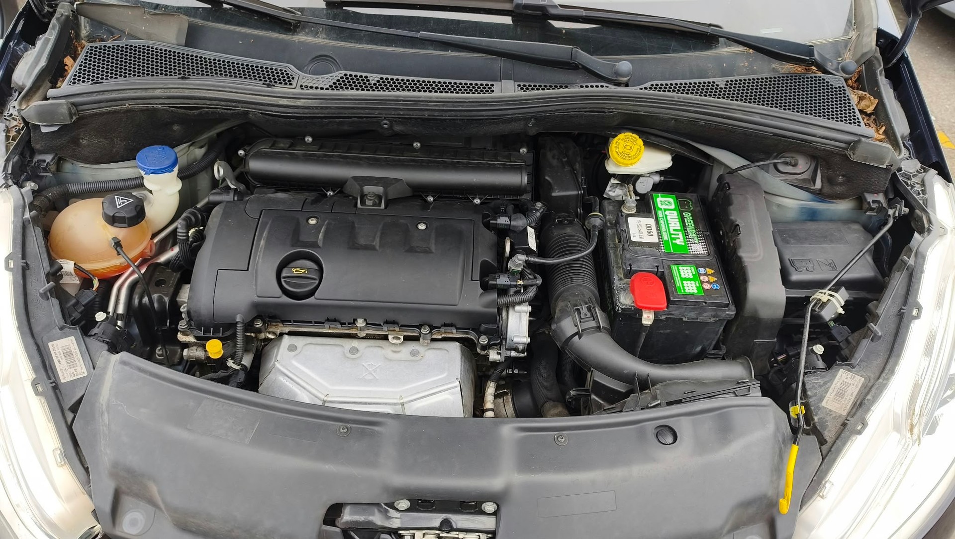 PEUGEOT 208 1.6 VTI Allure Automatik-image-13