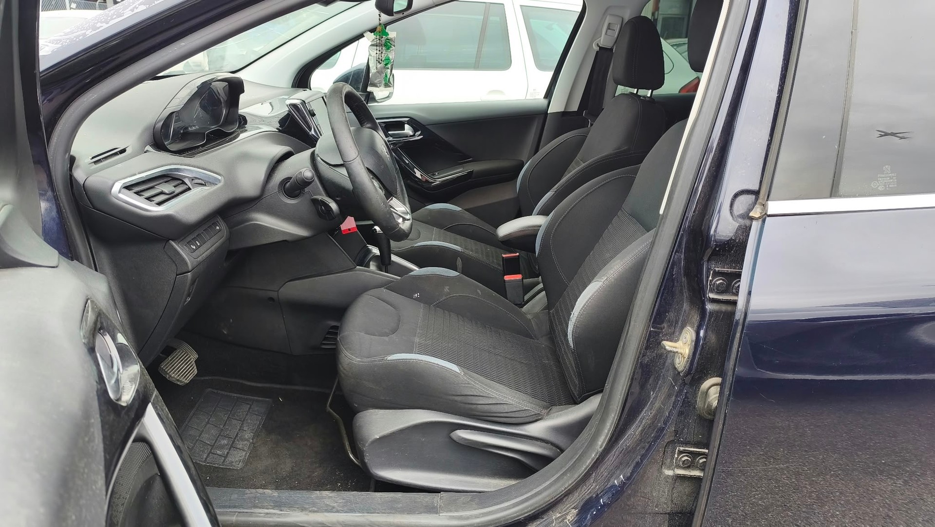 PEUGEOT 208 1.6 VTI Allure Automatik-image-10