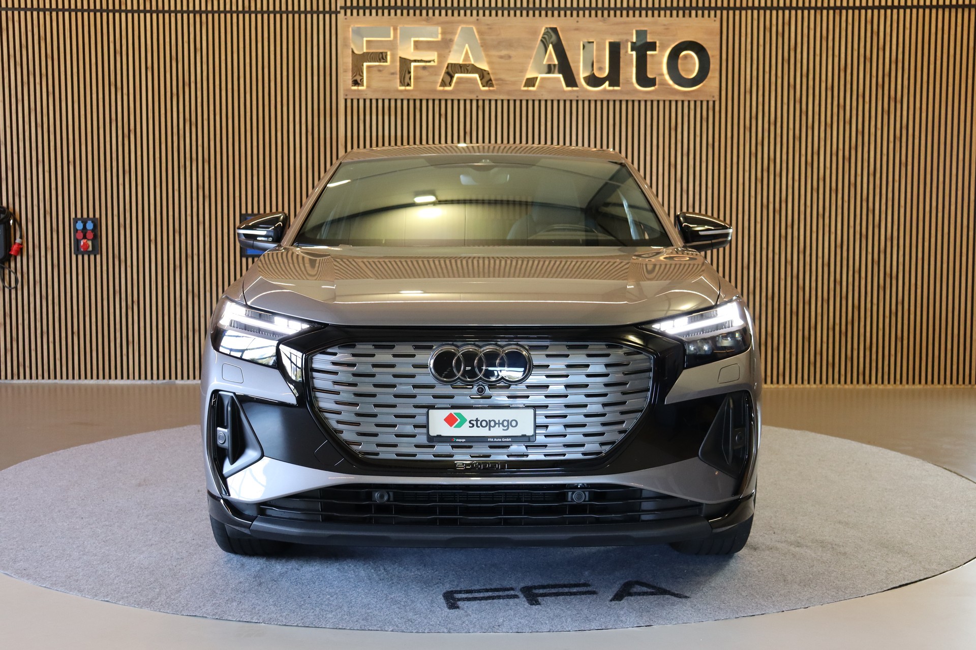 AUDI Q4 e-tron S Line Sportback 50 quattro-image-2
