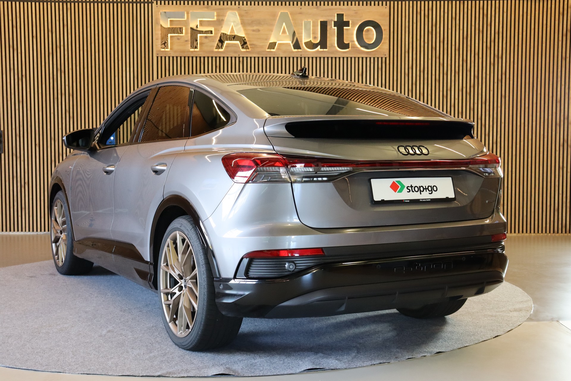AUDI Q4 e-tron S Line Sportback 50 quattro-image-9