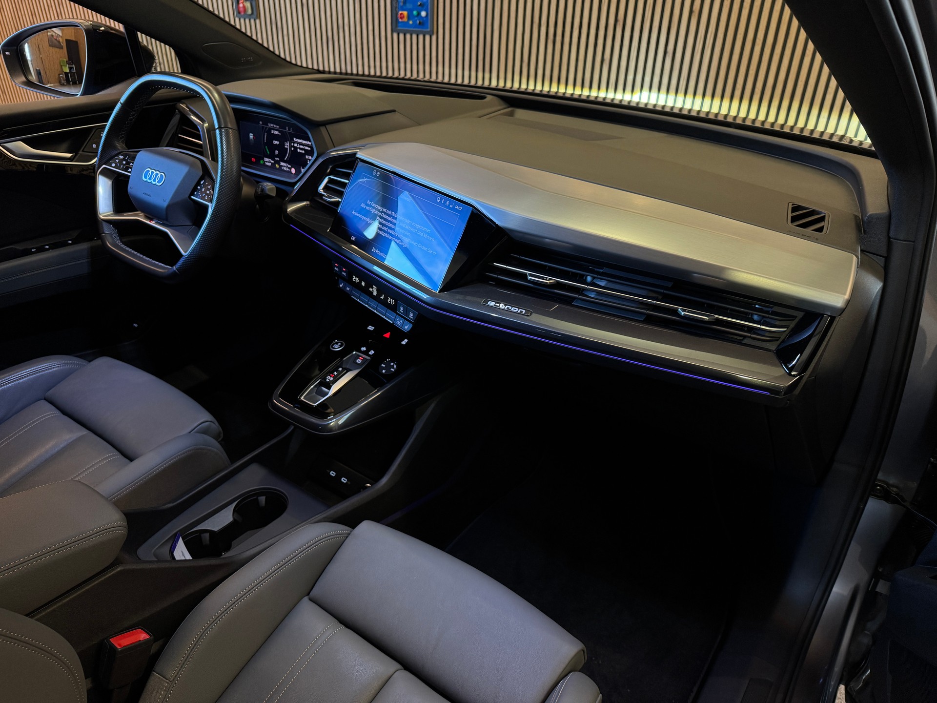 AUDI Q4 e-tron S Line Sportback 50 quattro-image-12