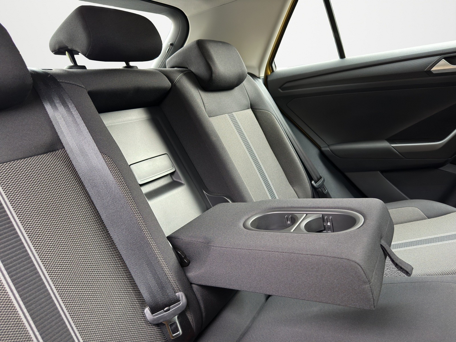 VW T-Roc 2.0 TSI Advance DSG 4Motion-image-17