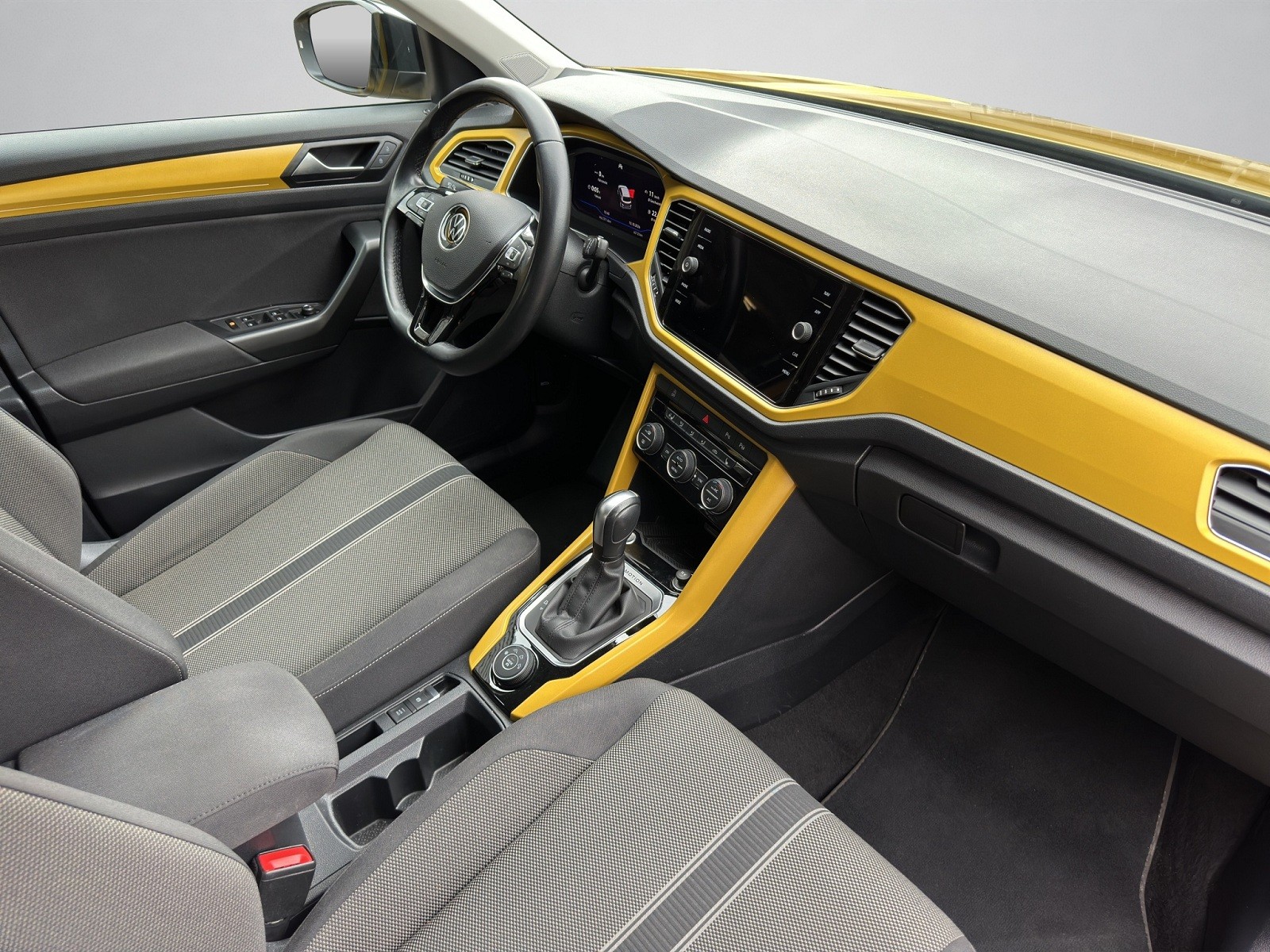 VW T-Roc 2.0 TSI Advance DSG 4Motion-image-16