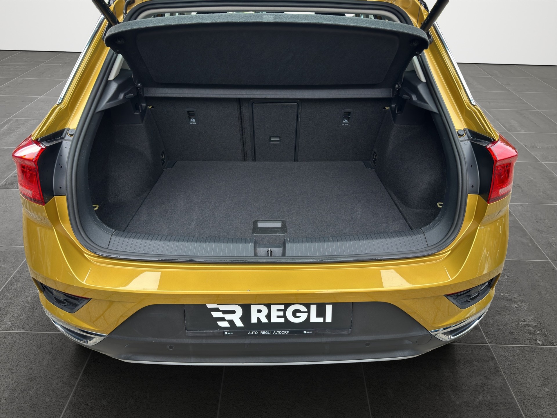 VW T-Roc 2.0 TSI Advance DSG 4Motion-image-18