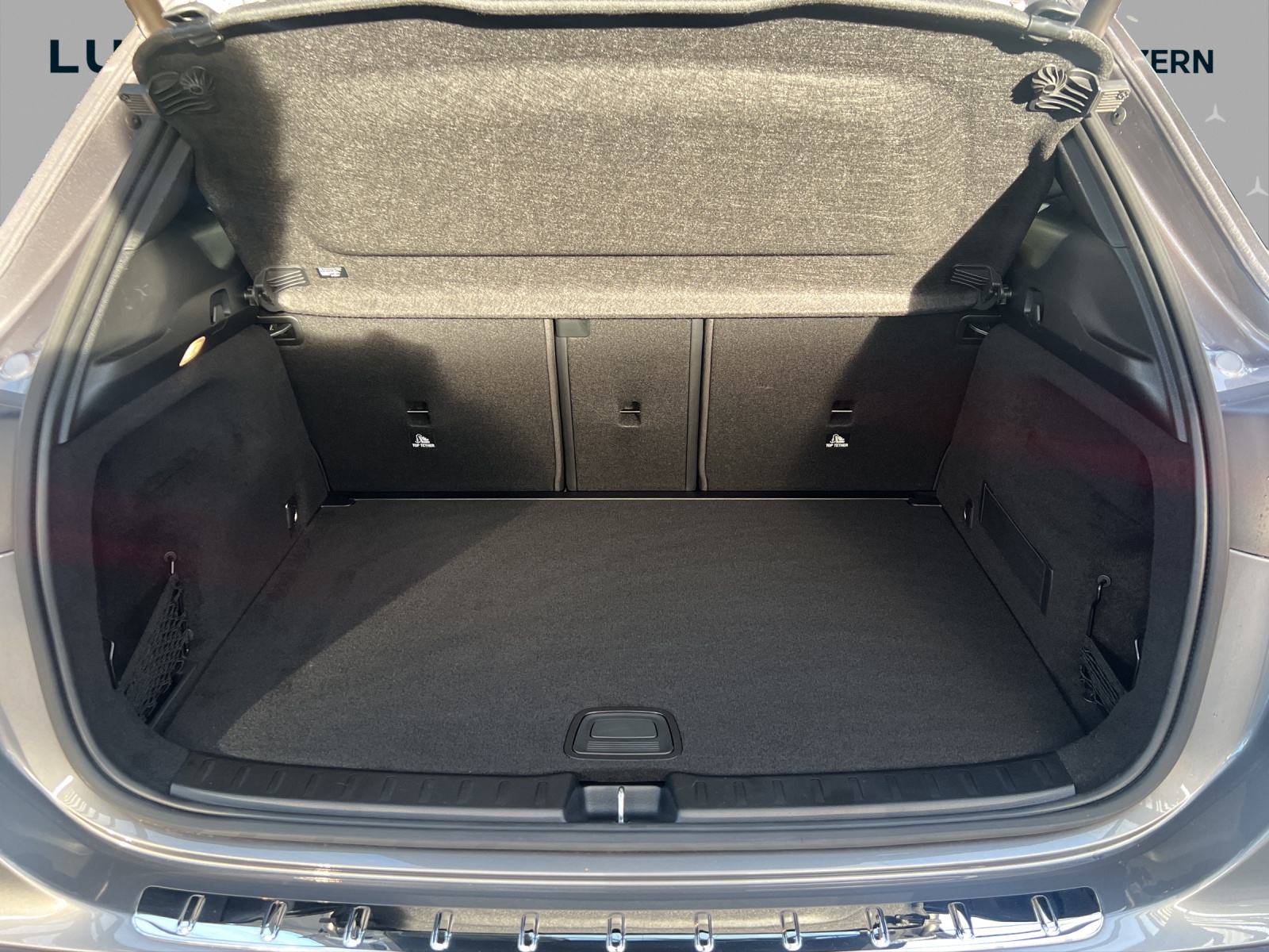 MERCEDES-BENZ GLA 200 Progressive 7G-DCT-image-14