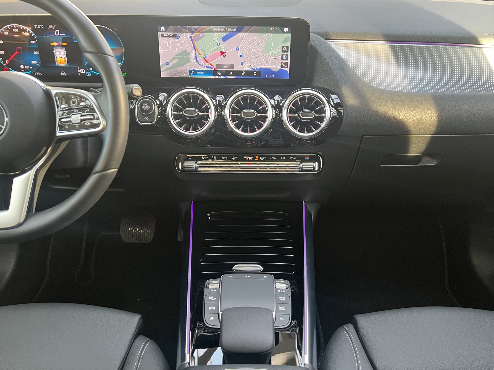 MERCEDES-BENZ GLA 200 Progressive 7G-DCT-image-11