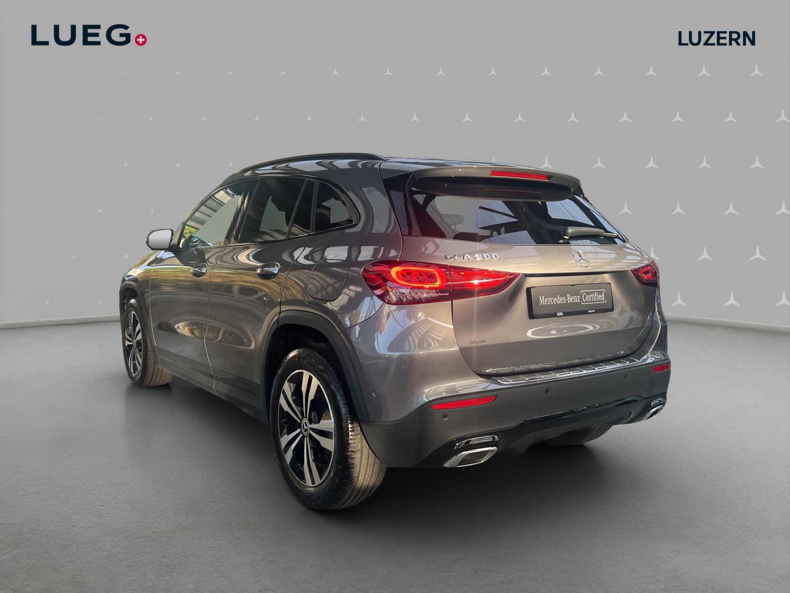 MERCEDES-BENZ GLA 200 Progressive 7G-DCT-image-2