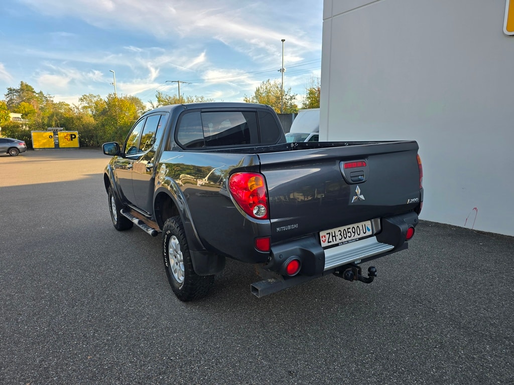 MITSUBISHI L200 D-Cab Pick-up 2.5 DID HP 178 4x4 Intense-image-5