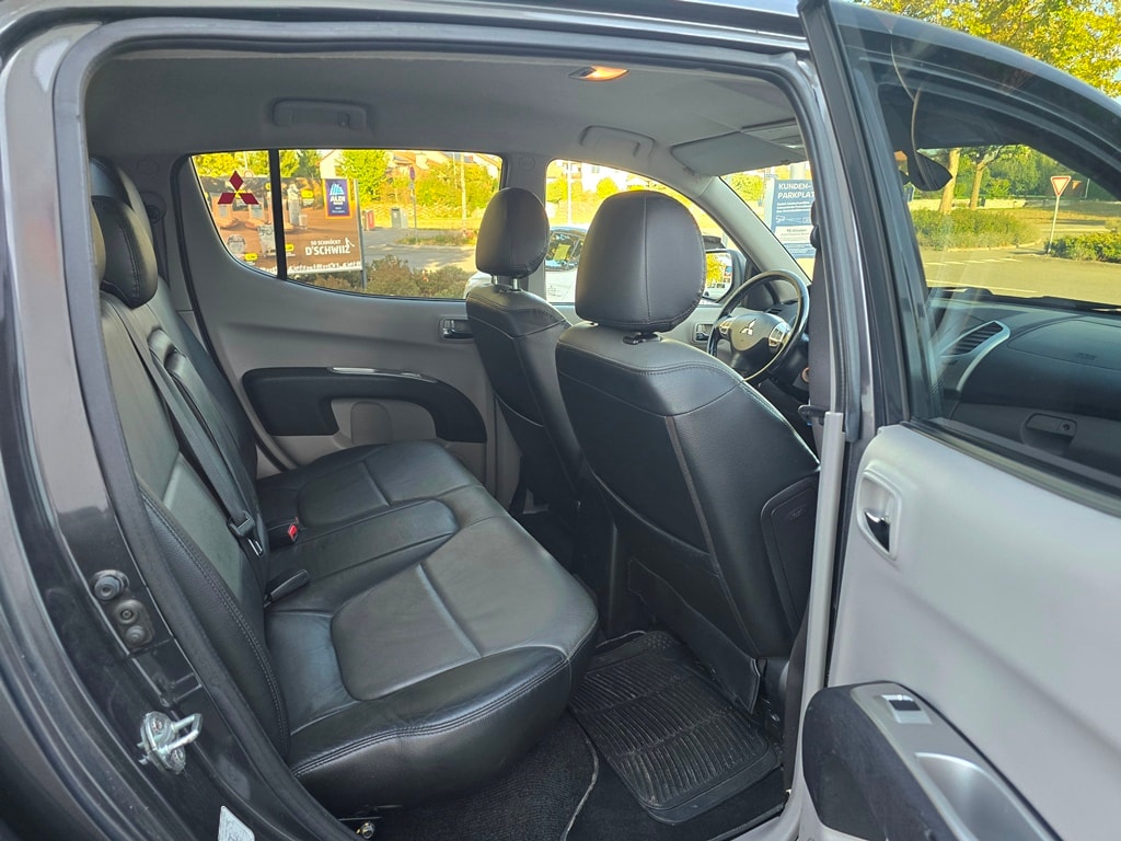 MITSUBISHI L200 D-Cab Pick-up 2.5 DID HP 178 4x4 Intense-image-14
